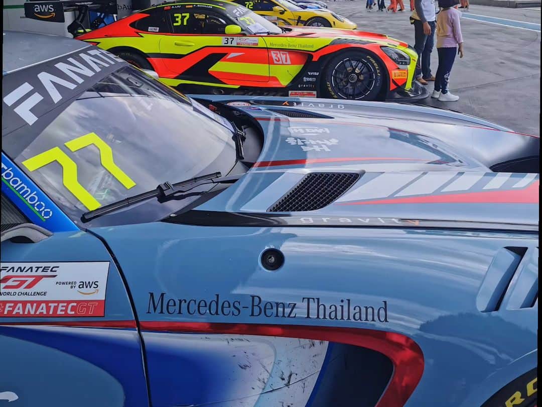 Mercedes-Benz Thailandさんのインスタグラム写真 - (Mercedes-Benz ThailandInstagram)「Thank you @mercedesbenzthailand for your continued support with these bad boys! 😎  #FastestFamily on and off the track! 💨  #FanatecGT #GTWorldChAsia #CraftBamboo #MercedesAMG #MercedesAMGMotorsport #MercedesBenzThailand #JFlyRacing #Gravity #HongKongAsiaMedicalGroup #FreeM #Evisu」5月13日 16時07分 - mercedesbenzthailand
