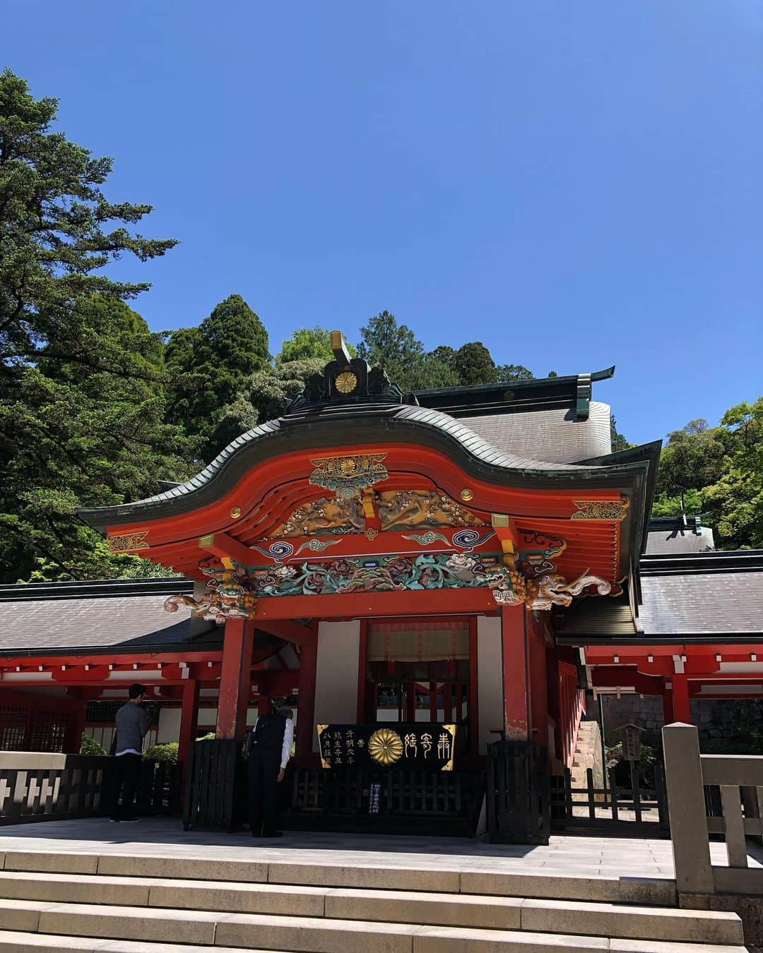 佐藤弥生さんのインスタグラム写真 - (佐藤弥生Instagram)「🏝️ 鹿児島旅行2日目　☀️26℃ 宿近くの湯の滝♨️丸尾滝へ 滝の水量が凄い！！温泉の滝なんですって！ 🌿新緑の霧島温泉郷をドライブしながら 国宝⛩️霧島神宮へ 空気が違う〜✨ 清々しい気分になりました  霧島温泉郷 とっても良くてまたゆっくり行きたいね😆と家族で話しています♪  あまり見えてませんが 🖤黒ワンピ @elendeek  @yukawatanabe_hanabo  🖤hat @wakanozawa  @newerajapan  #鹿児島#鹿児島旅行#霧島温泉#霧島神宮#国宝霧島神宮#丸尾滝」5月13日 16時08分 - yayoyayo_s