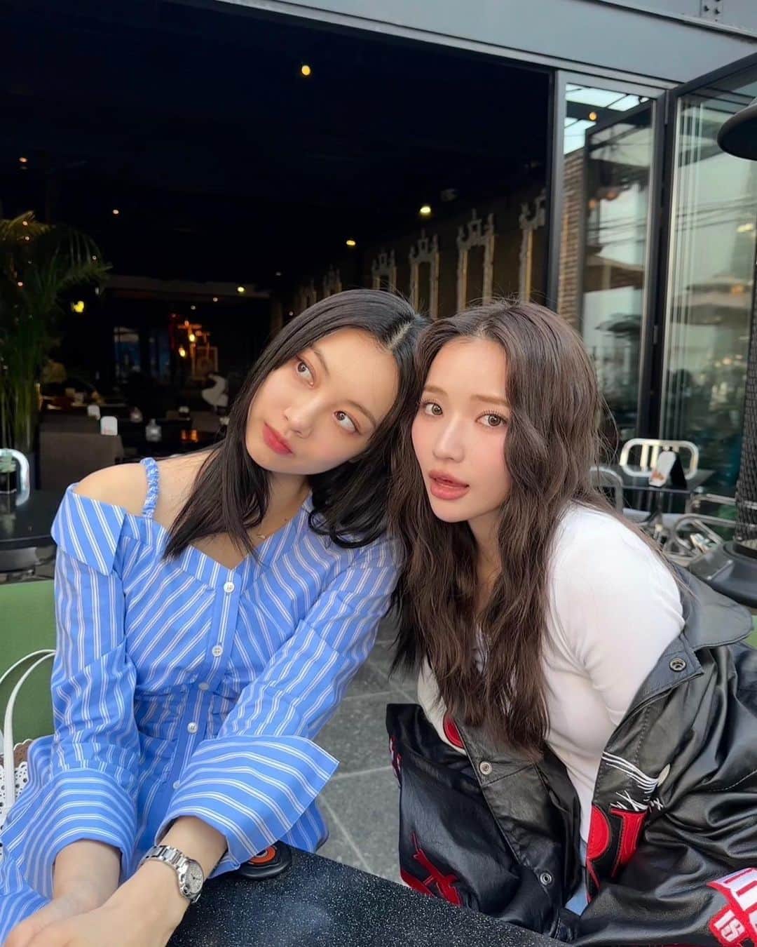 南りほのインスタグラム：「언닌 언제봐도 어제도 만난것처럼 느껴..🤣 신기해🫶🏻👩‍❤️‍💋‍👩 우리 또 다음달에 봐🖤 @y_ar1492」