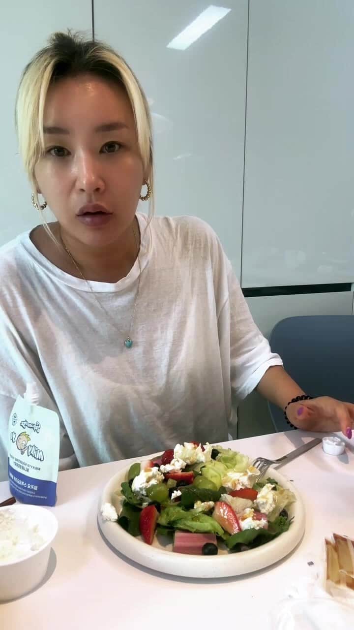 のインスタグラム：「나.애.개 .오빠와이프 다총출동😅」