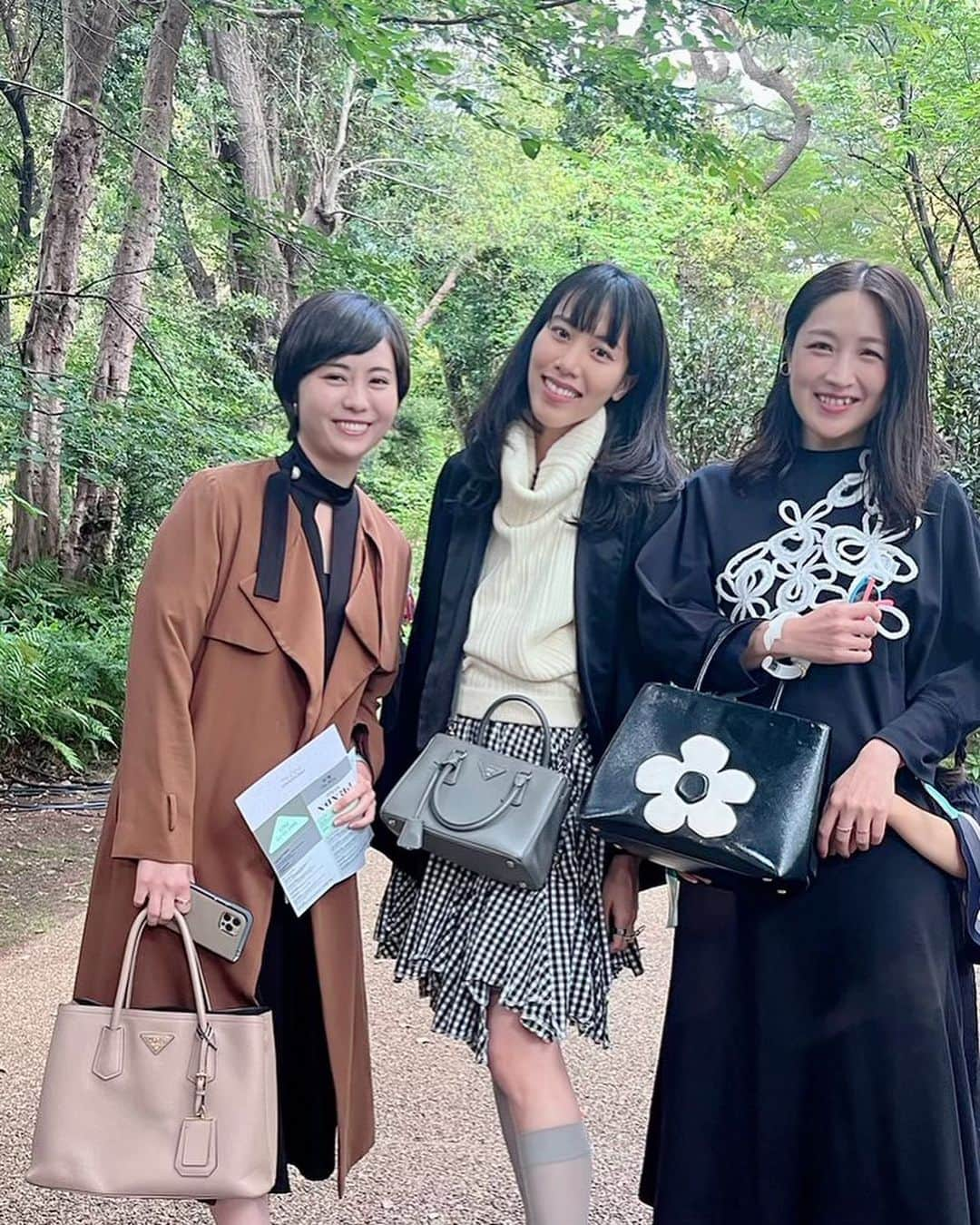 瀧口友里奈さんのインスタグラム写真 - (瀧口友里奈Instagram)「🌳 ”PRADA MODE tokyo”  東京庭園美術館で開催されている PRADA主催の世界巡回型イベント”PRADA MODE”に伺いました。 日本では初開催とのこと。  建築、アート、音楽、食の融合した 建築家・妹島和世さん監修の空間。  庭園の緑と広がる空、全てがアートの一部の様で。。 大変魅了されました。  ２日間にわたり、満たされた空間で家族や友人たちと過ごさせていただき心の豊かさを味わうことができました。  なぜそれほどまでに満たされ、豊かだったのか。  印象的だったのは、余白の作り方。  コンテンツをあくまで”環境”として提供されていて、空間の使い方にも余白が多い。  その余白ゆえに発生する、コミュニケーションや自己の内側から湧き出てくる新たな思考こそが、もしかするとブランドの提示されたい”新たな豊かさ”なのかもしれないと感じました。 好きです🌳  Thank you. @prada  #pradamode」5月13日 16時17分 - yurinatakiguchi