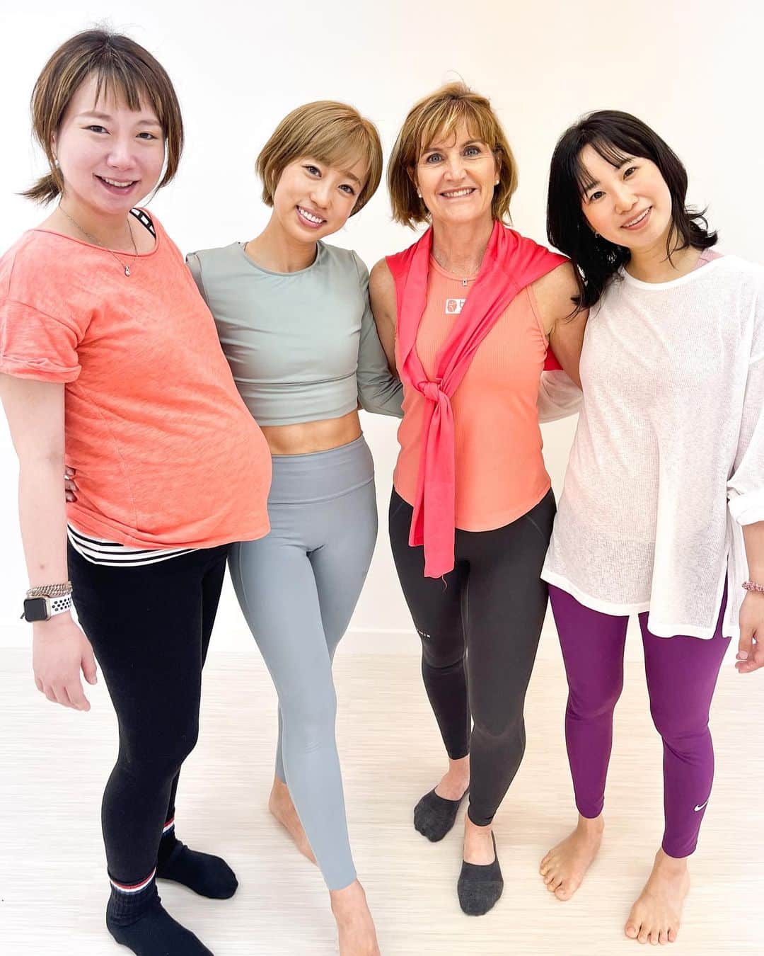 DJ YURiAのインスタグラム：「Welcome to Japan @ashleykimritchie 🫶🏻 I attended her workshop about "Pilates through Pregnancy & Beyond" last year online. So I'm happy to meet her💓  Thank you so much♡  写真は担当させていただいている妊娠中のクライアントさんお二人🤰  妊娠期間という素晴らしく貴重な瞬間を共有させていただけることをとても嬉しく思います。 私もクライアントさんの赤ちゃんに会えることが物凄く楽しみです💓一緒に育てている気持ちです🌈 これからも産前産後のママのサポートをたくさんしていきたいです💪🏻💪🏻  勉強あるのみ！！  #pilates #basipilates #pregnancypilates  #ピラティス #ピラティスインストラクター #マットピラティス #マシンピラティス #マタニティピラティス #産後ダイエット」