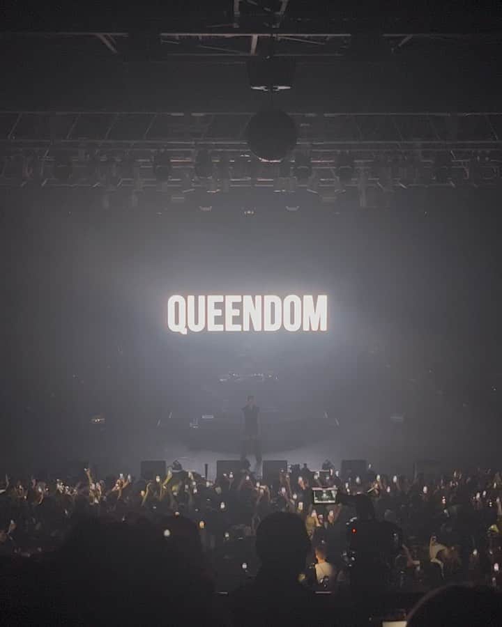 Shun Watanabeのインスタグラム：「Last night's @awich098 show was amaaaaazing! full of her power and love ! Shooting with her is always a lot of fun as we can always get inspired and explore new possibilities together! We look forward to her arena tour and Grammy win! Go off qweeeen!!」