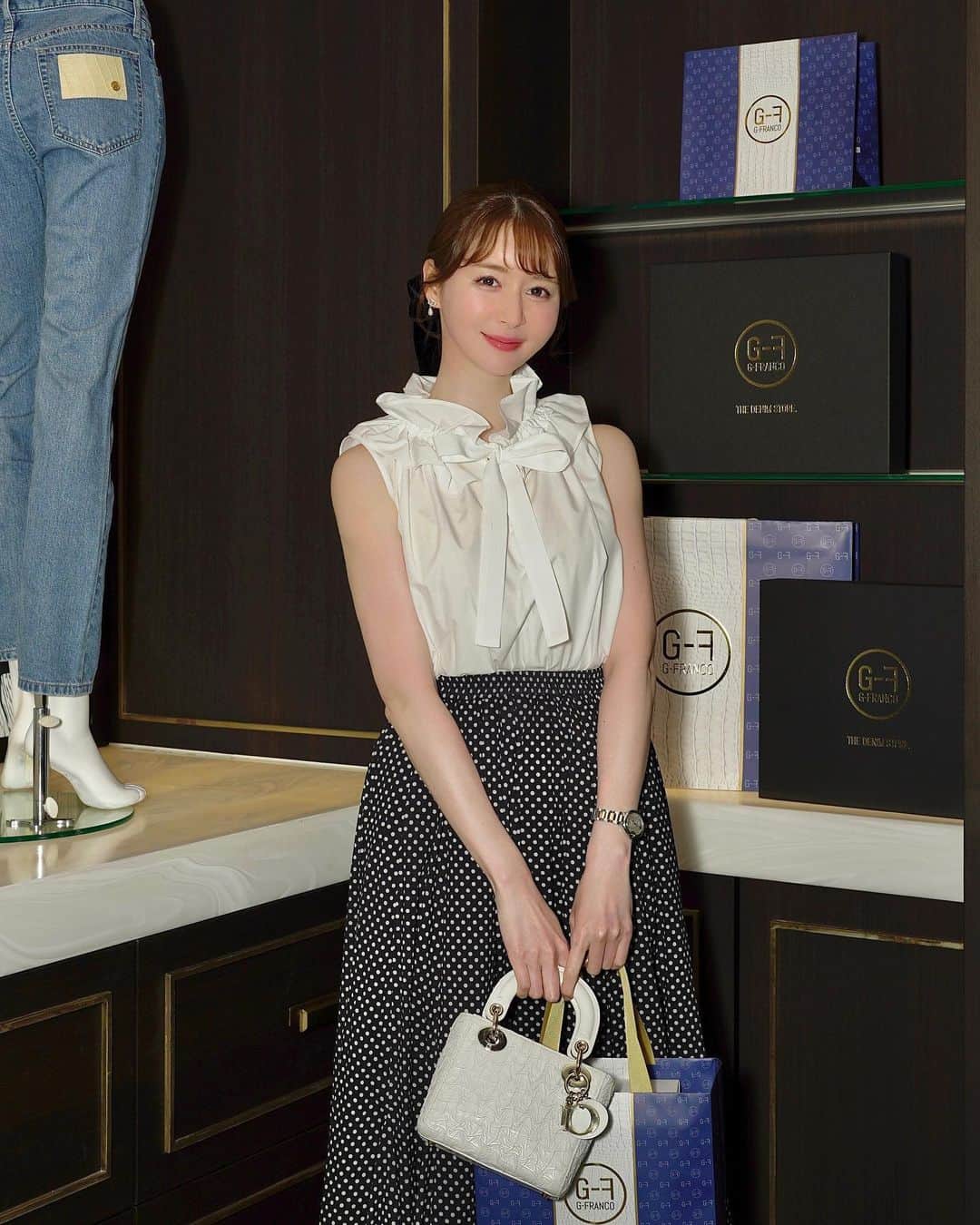 ayakoさんのインスタグラム写真 - (ayakoInstagram)「イタリアのデニムブランド👖 G-FRANCO銀座本店のローンチパーティーにいってきました🇮🇹✨☺️  ドクターデヴィアスから誕生したデニムブランドで、luxuryデニムブランドなの✨🩵  形もカラーも綺麗でスタイルよくみえた😚 ぜひ銀座のG-FRANCOいってみてね👖💫  #GFRANCO_DENIM #ジーフランコ #PR @gfranco_ginza」5月13日 16時55分 - ayapooh_22