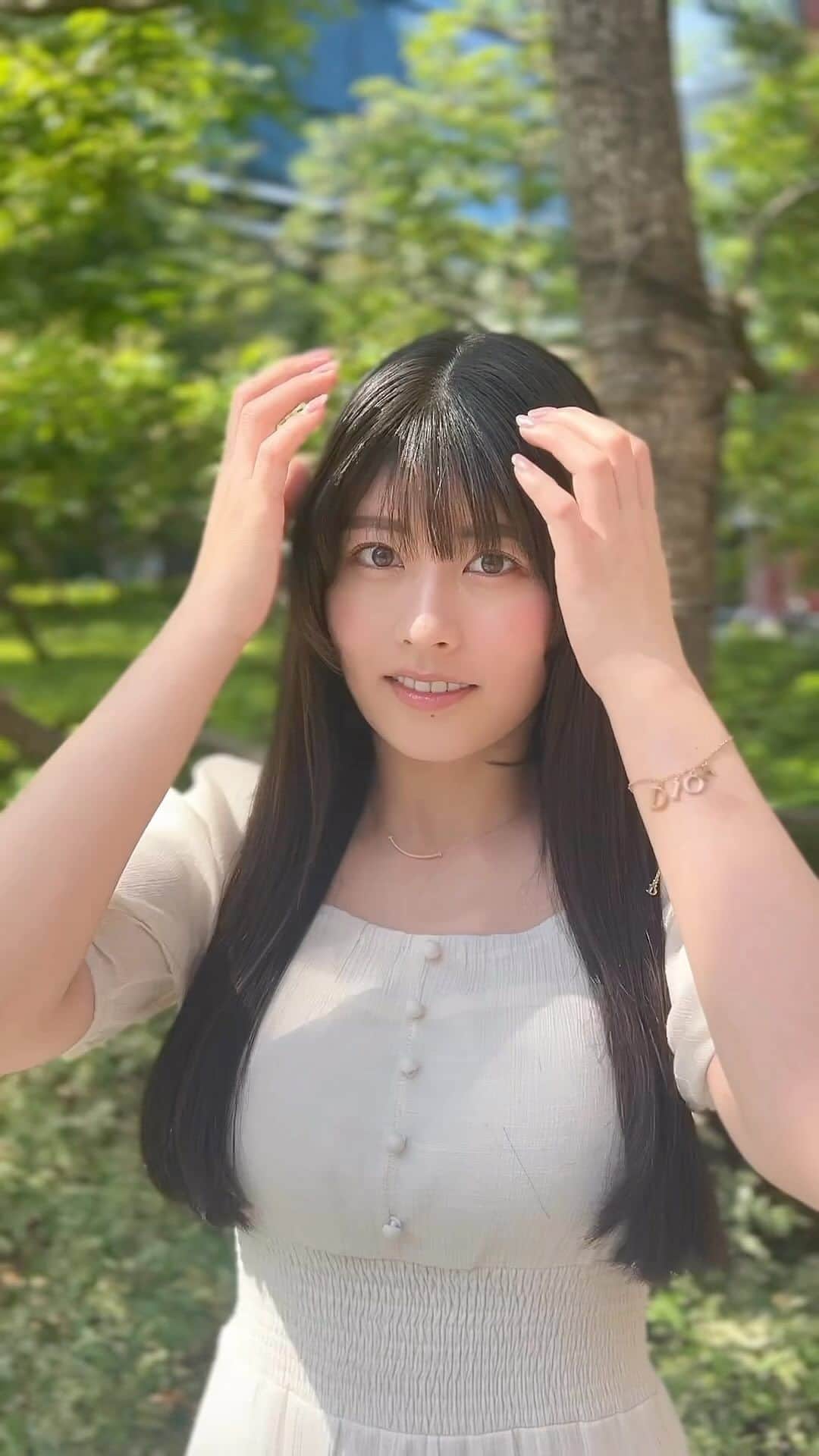 ちとせよしののインスタグラム：「動画っ？(*ﾟ∇ﾟ) #ロングヘア #レイヤーカット #ヘアアレンジ #ロングワンピース #ちとせよしの」