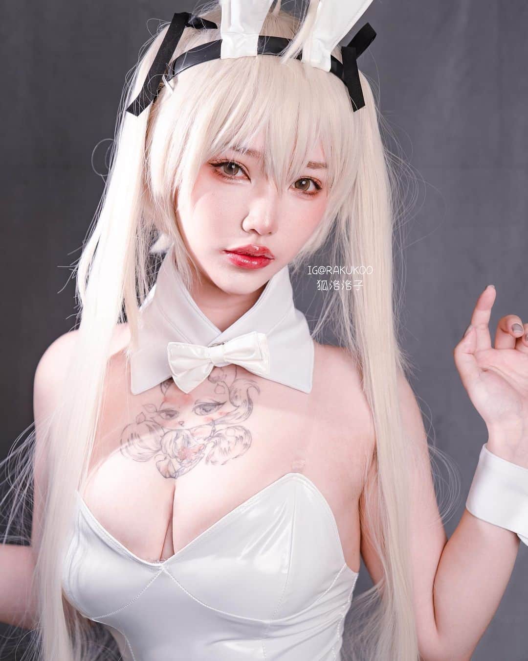 のインスタグラム：「Client-customized cosplay photoset commission🙂Sora’s bunny suit 🐰 didn’t edit my tattoo because the client wants to keep it lol  #yosuganosora #cosplay #bunnysuit」