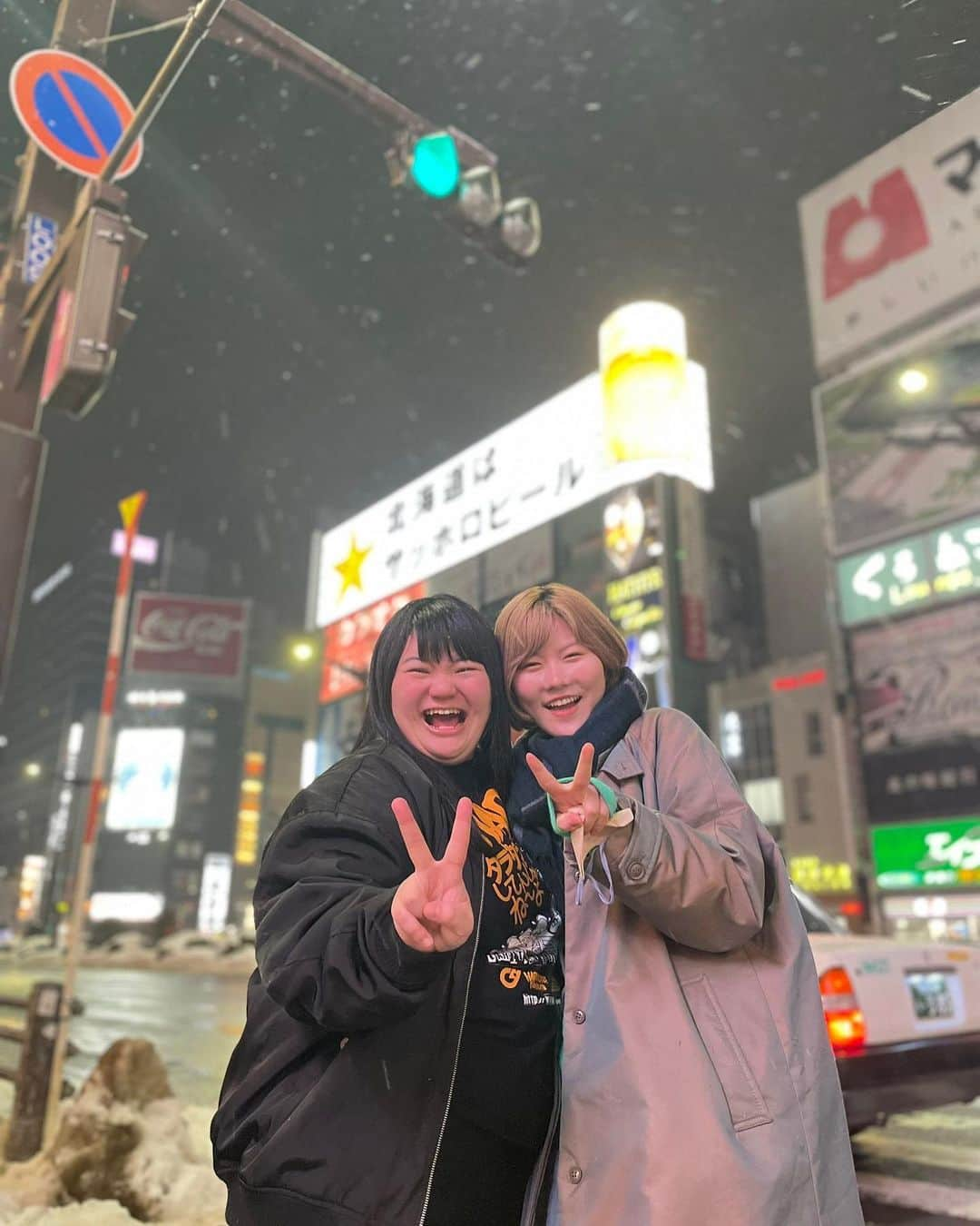 小田結希のインスタグラム：「先日タカトシさんの「ジンギス談！」がOAされたので北海道写真🌨  きょんさんが撮ってくださってお気に入りの写真🤭  タカトシさんとトークをしたり、ジンギスカンや、ありえないくらいのカニを頂いたり、ご褒美番組でした  TVerで15日まで観れます🦀  https://tver.jp/lp/series/srmribfvme  #北海道 #ジンギス談 #カニ」