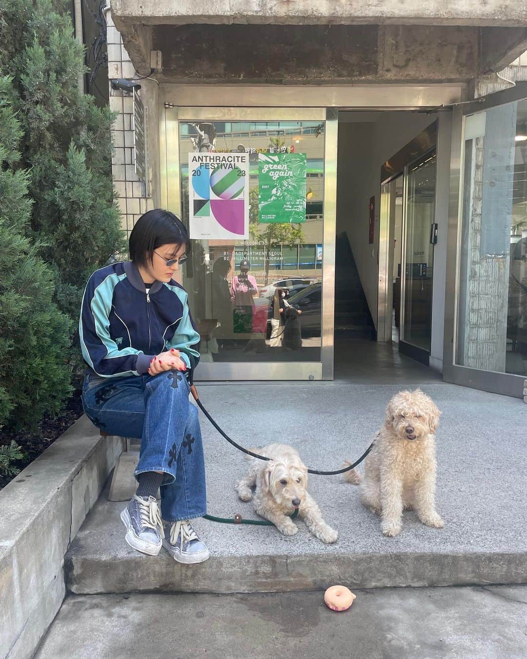 キム・ヨンジさんのインスタグラム写真 - (キム・ヨンジInstagram)「강아지와 함께하는 주말🐶 저녁에는 무조건 구미호뎐 1938  #구미호뎐1938   본방사수💞」5月13日 17時08分 - demi_kimee