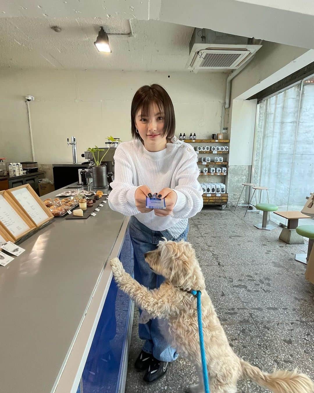 キム・ヨンジさんのインスタグラム写真 - (キム・ヨンジInstagram)「강아지와 함께하는 주말🐶 저녁에는 무조건 구미호뎐 1938  #구미호뎐1938   본방사수💞」5月13日 17時08分 - demi_kimee