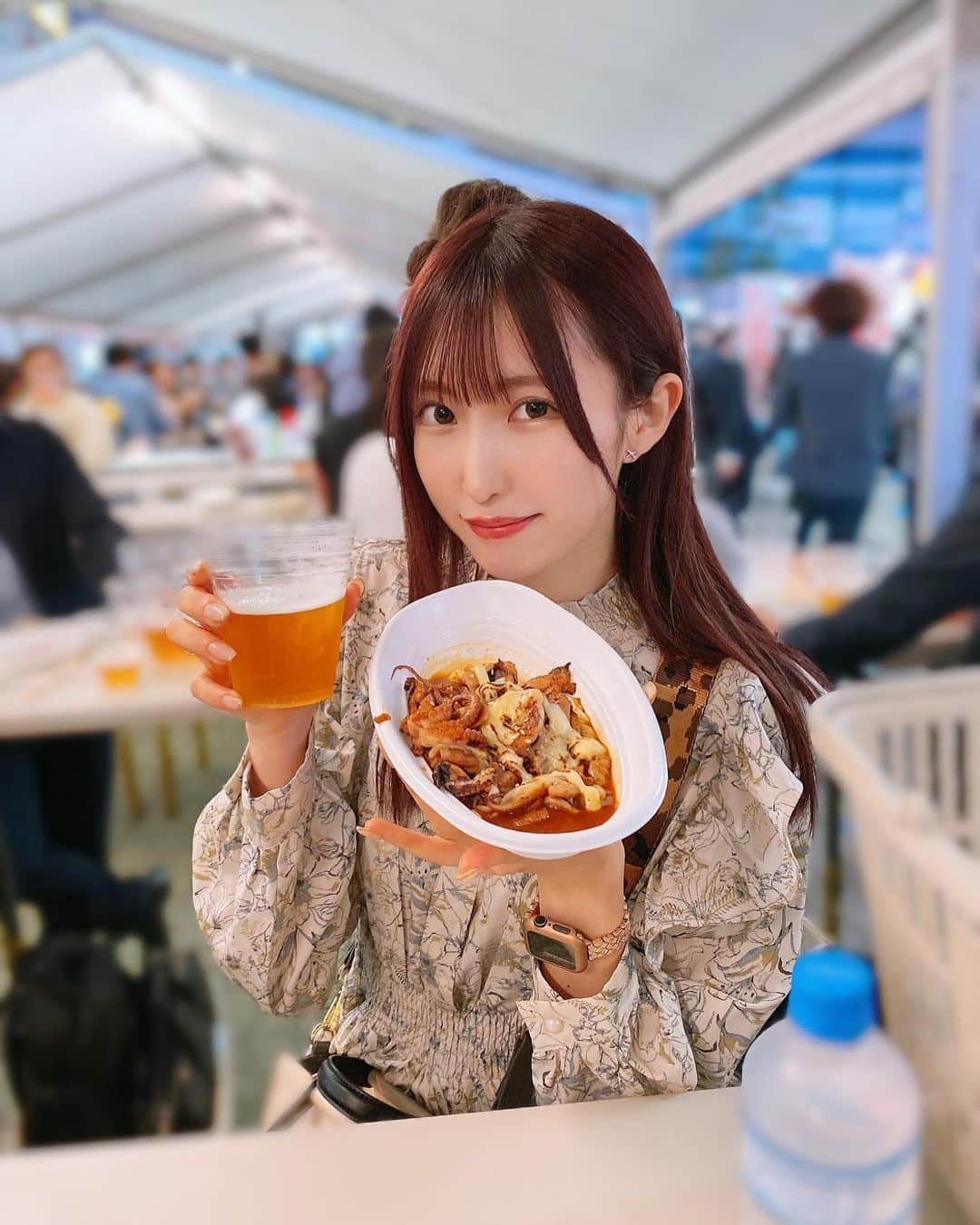 桜井まあかのインスタグラム：「またまた行っちゃいました激辛フェス🔥  今回はお仕事の合間じゃなかったのでビールも嗜んじゃいました。笑  1回目と2回目でお店変わってて、わたしは2回目の方が好きだったかもー！  たぶんまだやってるから激辛好きの方はぜひ行ってみてね😘😘  #アイドル #モデル #自撮り #自撮り女子 #激辛 #激辛グルメ #激辛料理 #激辛フェス #激辛フェスティバルin新宿 #お酒 #お酒好きな人と繋がりたい #お酒好き女子 #idol #japanesegirl #model #fyp」