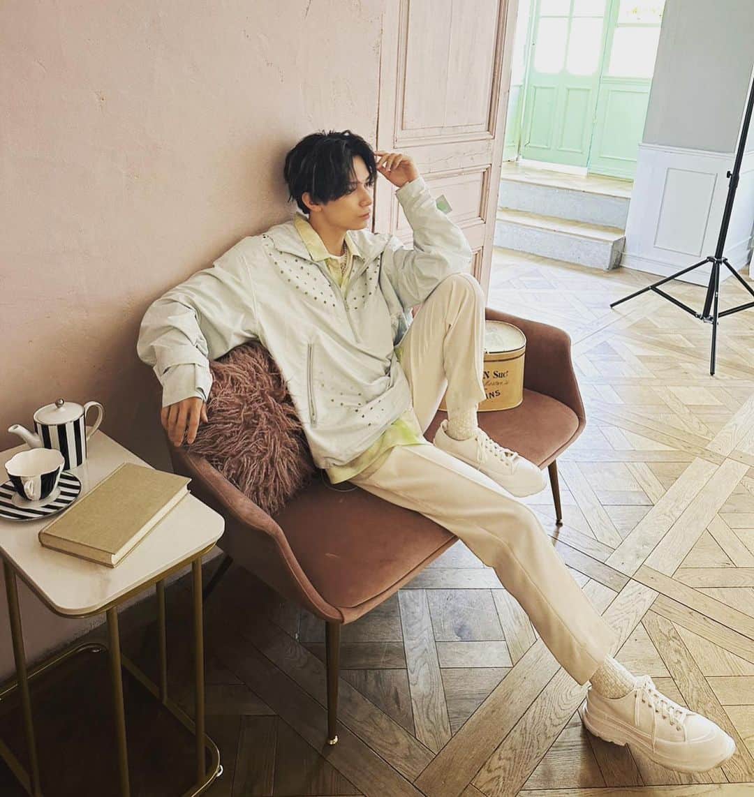 糸川耀士郎のインスタグラム：「OFF SHOT📷 of my "OFFICIAL SITE"🙌」