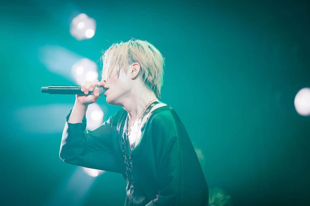 KENTO.iのインスタグラム：「昨日の余韻がヤバすぎる  みんなのおかげ  最高な景色だったよありがとう  久々の We like partyの 俺のラップ どうだったよ！  震えたでしょ？  最高なファンに 最高のパフォーマンス届けるんだよ  それがみんなへの恩返し  絶対にBIGになるから」