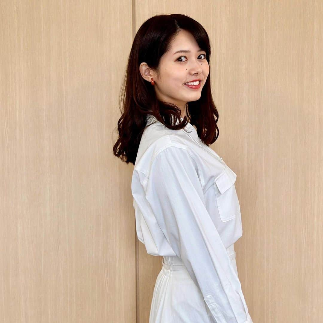 フジテレビ「めざましテレビ」さんのインスタグラム写真 - (フジテレビ「めざましテレビ」Instagram)「ファッション雑誌CanCamとコラボした お天気コーナー「きょう何着て行く？」 谷尻萌のコーデを紹介♪  5月12日（金）  【今日のコーデ】 ・コート[ベルト付き]→ @resexxy_official 1万2100円 ・シャツ･ワンピース[セット]→ @apuweiser_official 2万6400円 ・靴→ @kanematsu_official 3万9600円  ・イヤリング→ @anemone_official 1980円  【コーデのポイント】 上品なシャツ＆フレアスカートのセットアップ⚡️クリアホワイトも相まって、清潔感のある好印象なイメージに🌈少し肌寒い朝晩は、ピンクブラウンのコートをはおって防寒対策を🧸  #めざましテレビ #きょう何着て行く？ #谷尻萌 #今日のコーデ #コーデ #CanCam #今日のファッション#ootd #きょう何着て行く？は月〜金朝6時22分ごろ放送📺 #もえちゃん #きれいめコーデ #きれいめカジュアル #大人コーデ #ホワイトコーデ #オフィスカジュアル #上品コーデ #アナウンサー衣装」5月13日 17時25分 - mezamashi.tv