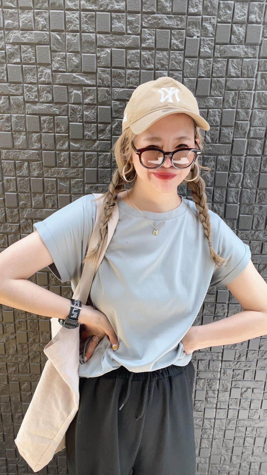 natsupoo0315のインスタグラム：「シルケット加工された生地で 光沢感があり高見えトップス！！ ツルツルした肌触りで夏に大活躍しそう♡ シワになりにくいのでお手入れも楽ちん👍 9色展開でカラバリ豊富だよ！  @classicalelf_official  →グリーンLサイズ  #クラシカルエルフ #classicalelf #エルフコーデ #タイアップ #uniqlo #gu #zara #ユニクロ #ジーユー #ザラ #zozo #zozotown #zozo購入品 #zozotown購入品 #Tシャツ #フレンチスリーブ #ボートネック #骨格ナチュラル#ブルベコーデ#大人カジュアル #プチプラ #プチプラコーデ」