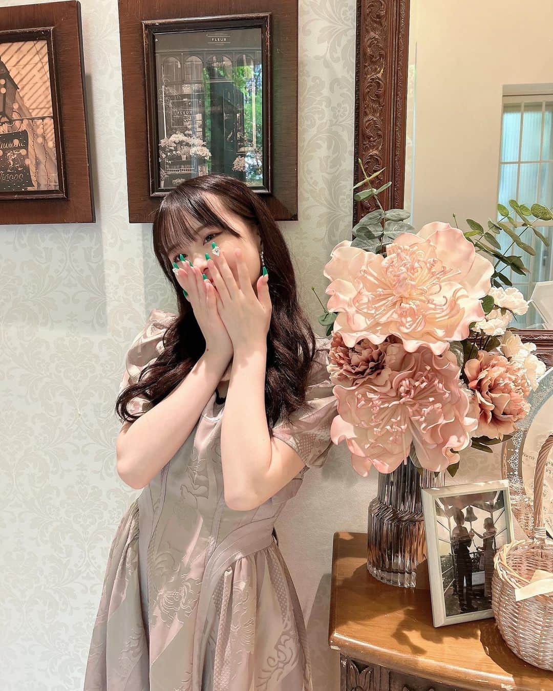 桜さんのインスタグラム写真 - (桜Instagram)「初結婚式行ってきた㊗️♡  まじで素敵すぎた.... てか結婚してええぇえって心から思った 全然出来るかも分かんないのに、私だったら誰呼ぼうかなとか沢山妄想してニヤニヤしてました👨🏽💕」5月13日 17時39分 - sakura_0808_