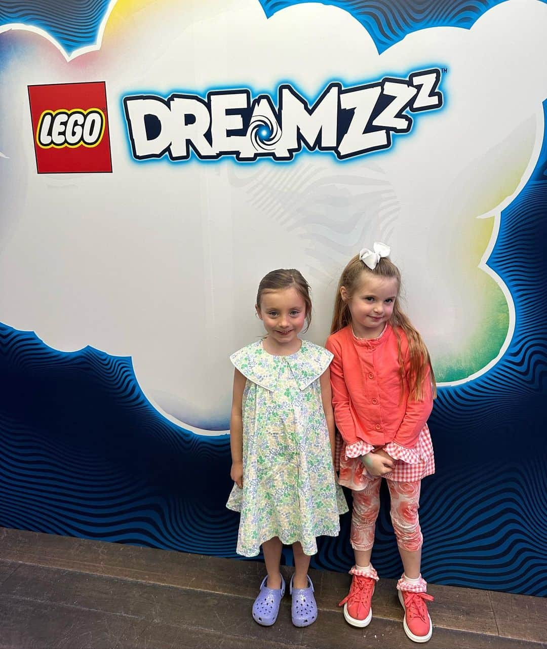 ファーン・マッキャンさんのインスタグラム写真 - (ファーン・マッキャンInstagram)「We had the BEST time at the LEGO DREAMZzz premiere! ____________________________________ The new LEGO DREAMZzz series is inspired by children’s dreams and launches on the @lego Youtube on 15 May. Check it out!   #LEGODREAMZzz #LEGO #imagination #advertisement」5月13日 17時44分 - fernemccann