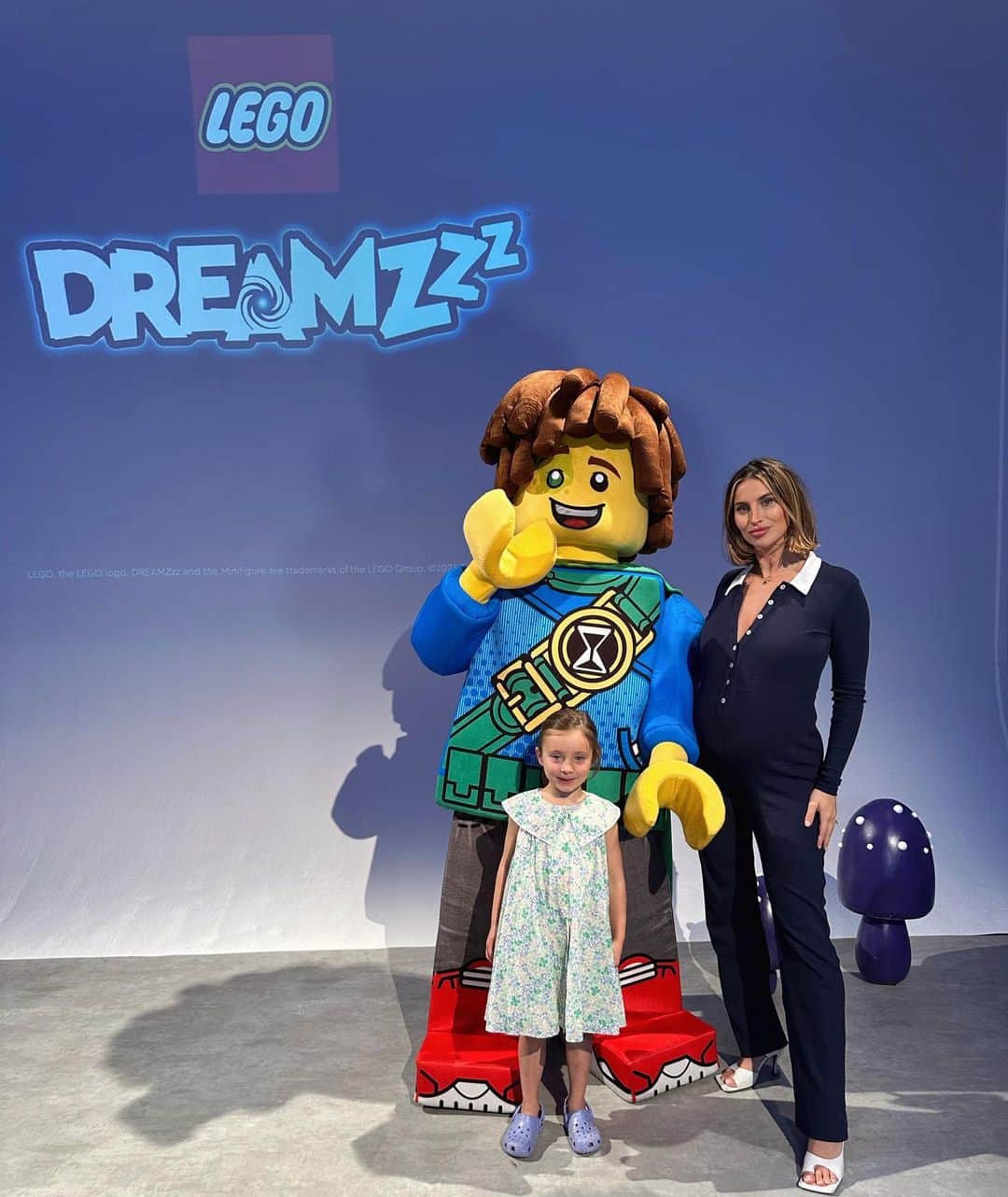 ファーン・マッキャンのインスタグラム：「We had the BEST time at the LEGO DREAMZzz premiere! ____________________________________ The new LEGO DREAMZzz series is inspired by children’s dreams and launches on the @lego Youtube on 15 May. Check it out!   #LEGODREAMZzz #LEGO #imagination #advertisement」