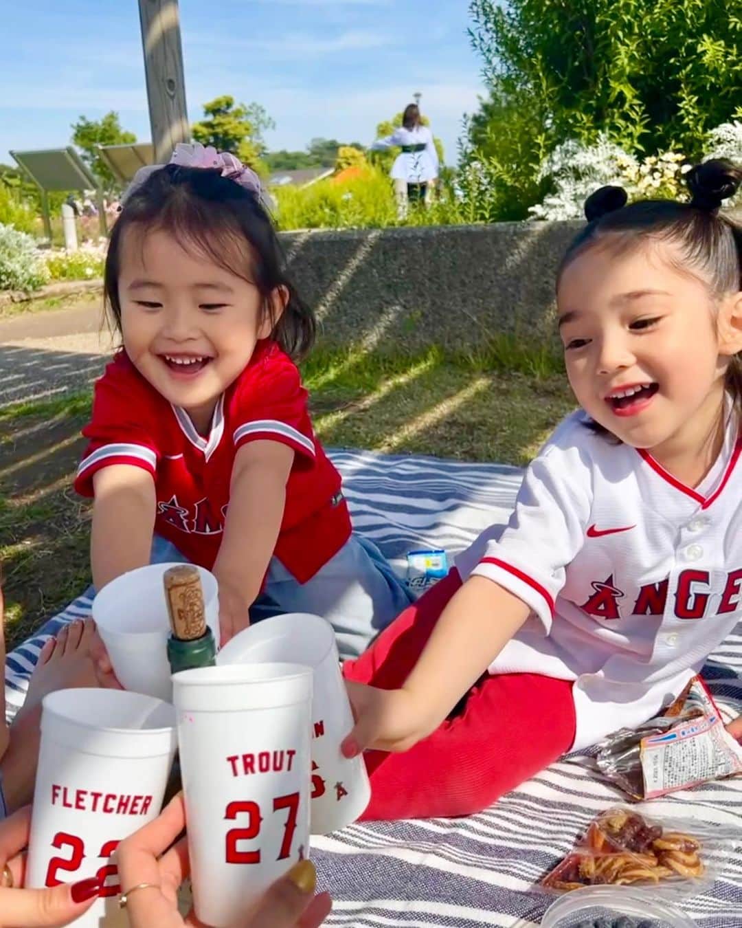 来夏のインスタグラム：「#🎏 GWあれこれ🧡🩵🌞  1.cheers 2.私は可愛い大谷選手だよぉ 3.✌︎ 4.下腹部意識 5.幸 6.🍧 7.✌︎ 8.🎣 9.😴  楽しかったね🥰  #GW #ゴールデンウィーク」