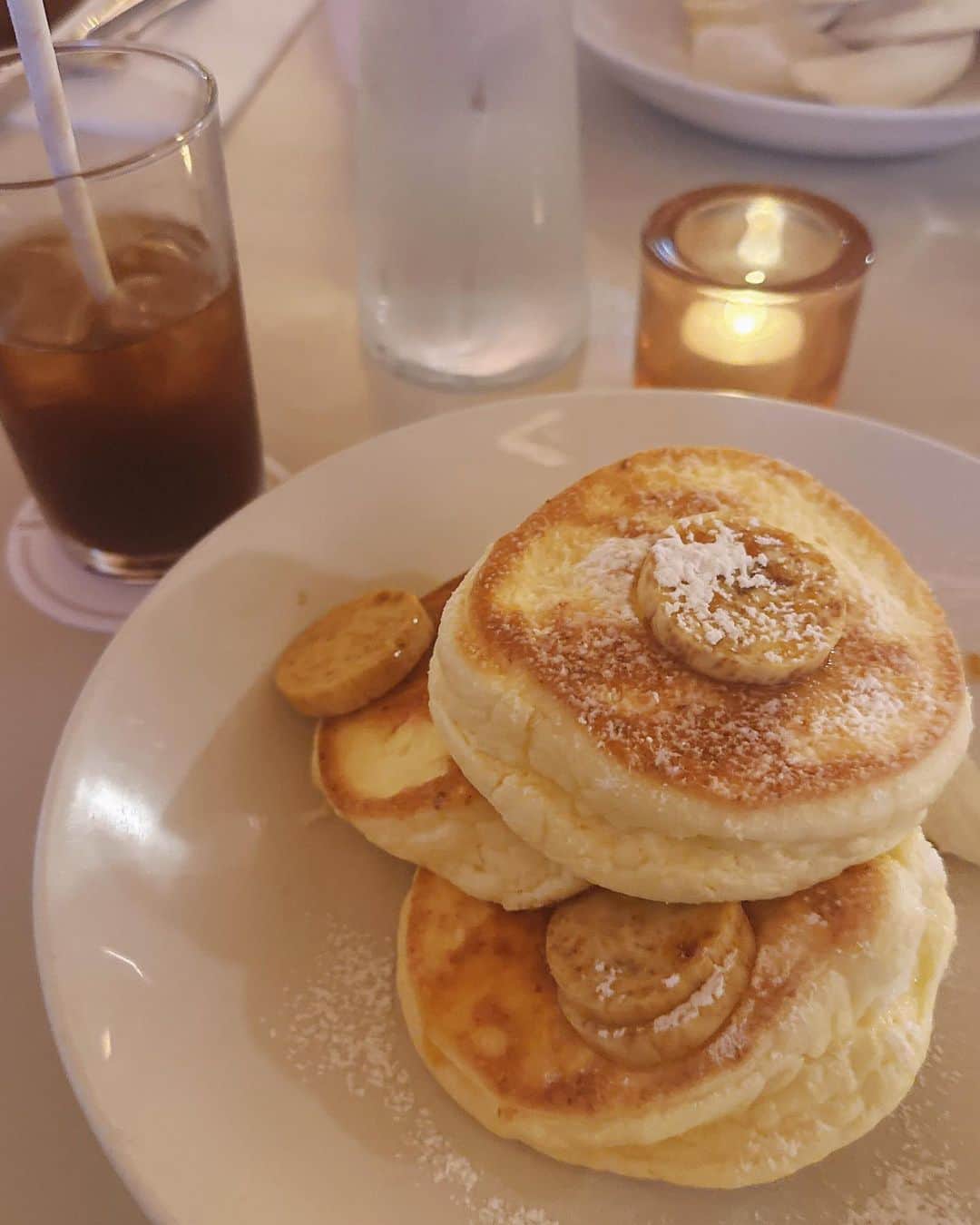 仲本莉絵瑠のインスタグラム：「たまに麦茶みたいな味のアメリカーノ出てくるよね、反応に困る」