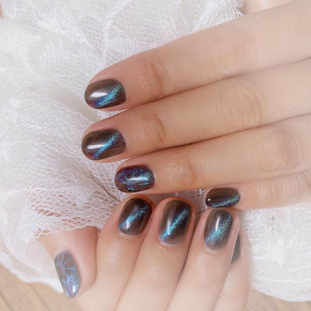 ソラ豆琴美のインスタグラム：「ネイルが　#誤解のバー　仕様になりました🍸🌹  誤解のBARへようこそ。 ここは何らかの誤解をしていたり、誰かから何らかの誤解をされたまま生と死を彷徨う魂が集う店です。  三栄町LIVESTAGEに彷徨いにきてね😘  東京公演 URL https://ticket.corich.jp/apply/259541/001/  札幌公演 URL https://ticket.corich.jp/apply/259542/001/」