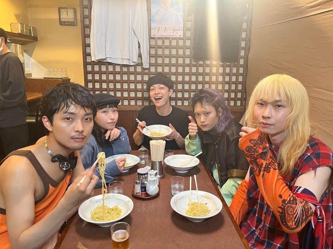高橋響さんのインスタグラム写真 - (高橋響Instagram)「冷やしネギ蕎麦(𝘊𝘩𝘪𝘭𝘭𝘦𝘥 𝘊𝘩𝘪𝘯𝘦𝘴𝘦 𝘕𝘰𝘰𝘥𝘭𝘦𝘴 𝘸𝘪𝘵𝘩 𝘎𝘳𝘦𝘦𝘯 𝘖𝘯𝘪𝘰𝘯)」5月13日 17時54分 - monell_0512