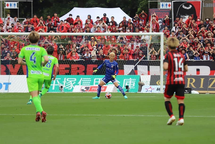 コンサドーレ札幌さんのインスタグラム写真 - (コンサドーレ札幌Instagram)「…  2023明治安田生命J1リーグ第13節  湘南ベルマーレ 2-4 北海道コンサドーレ札幌  撃ち合いを制し、今季初の連勝です！ 駒井選手の先制ゴールに始まり、 田中駿選手からのパスに、 小柏選手がスピードで抜け出したダイビングヘッド！ 浅野選手の逆転ゴールに、 スパチョーク選手のゴラッソはリーグ戦初ゴール！  本日もたくさんのご声援、ありがとうございました。  #駒井善成 #浅野雄也 #菅野孝憲 #金子拓郎 #菅大輝 #宮澤裕樹 #小柏剛 #田中駿汰 #岡村大八 #福森晃斗 #荒野拓馬 #スパチョーク #ルーカス #サポーター #北海道コンサドーレ札幌 #Jリーグ」5月13日 17時54分 - hokkaido_consadole_sapporo