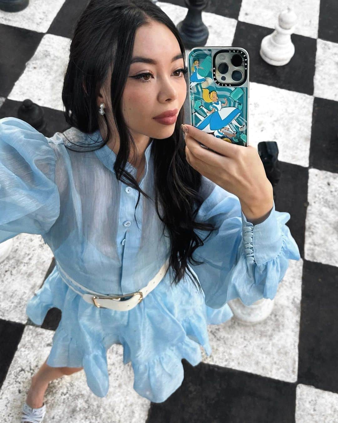 タラ・ミルクティーさんのインスタグラム写真 - (タラ・ミルクティーInstagram)「Shall we play a game? ♟️ Follow me down the rabbit hole to discover @CASETiFY’s latest collection of Disney’s Alice in Wonderland! 🐇 Which character would you pick for the adventure? I'm with Alice. ♥️ #DisneyxCASETiFYAliceinWonderland #DisneyxCASETiFY #CASETiFY ad」5月13日 17時57分 - taramilktea