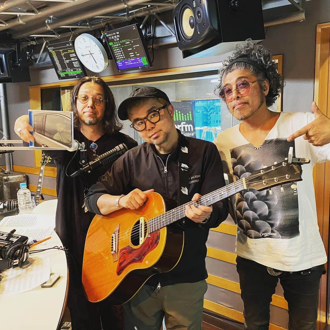 西寺郷太さんのインスタグラム写真 - (西寺郷太Instagram)「Inter FM 5月13日18時から生放送！  #西寺郷太 #佐藤タイジ #ジョー横溝  今夜  18:00〜19:00 「LOVE ON MUSIC」  youtube 生配信でも！」5月13日 17時57分 - gota_nonareeves