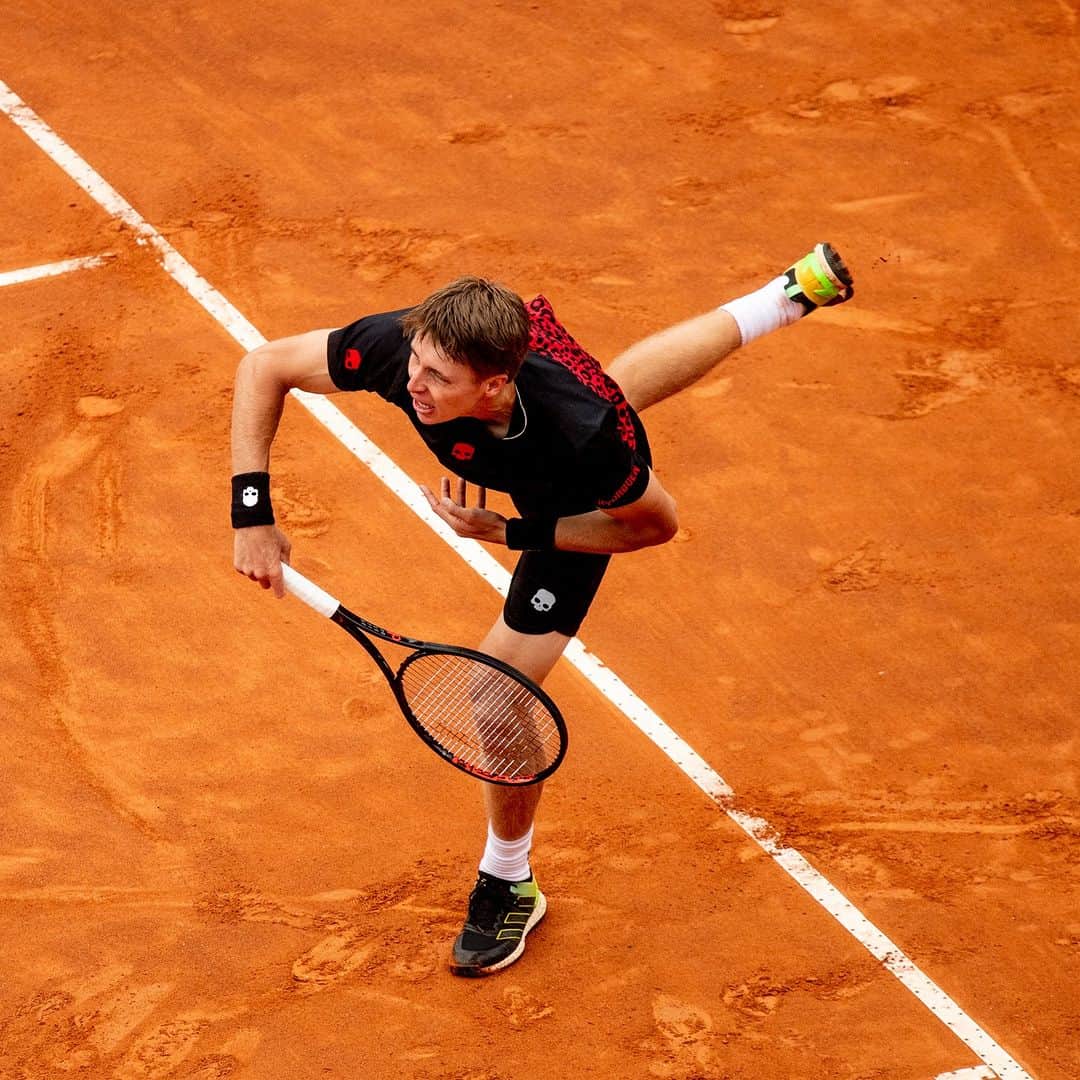 のインスタグラム：「@ilyaivashka  @ @internazionalibnlditalia  UNIFORM 👉 TECH PANTHER TEE & SHORTS  shop at hydrogen.it  #hydrogen_official #luxurysportswear #tennisuniform #bnlinternazionaliroma」