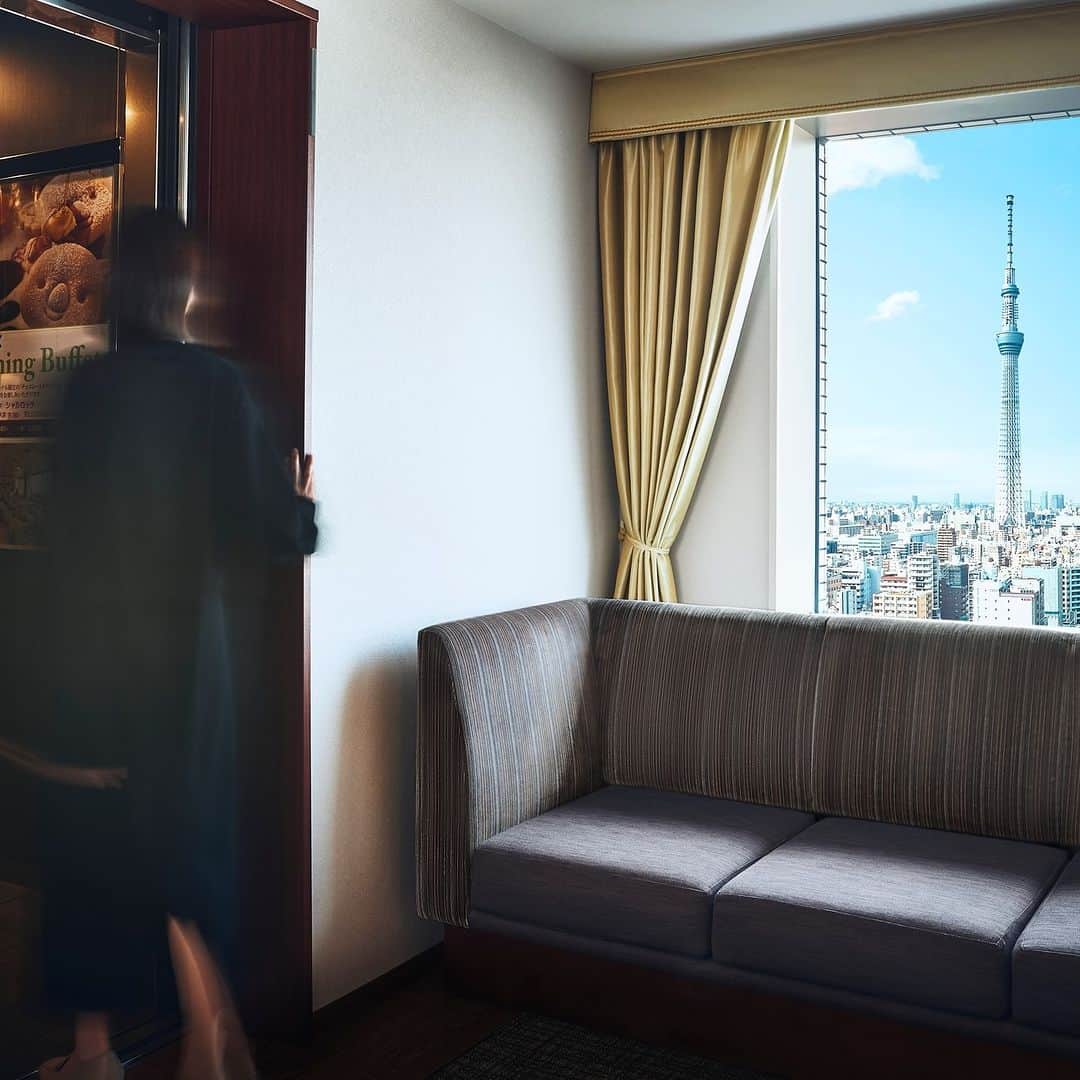 旅色さんのインスタグラム写真 - (旅色Instagram)「＼旅色が選ぶお宿 『ロッテシティホテル錦糸町』／ 一日の始まりは「ロッテシティホテル」のもてなしで😌🥂  “すべては、最高の朝を迎えるために”をコンセプトにした、日本のロッテグループ初のプレミアムビジネスホテル🌆  東京メトロ錦糸町駅直結で、都心へのアクセスや観光にも便利なロケーションです。レディースフロアには、ReFaの美容家電も全室に備わっています。 また、朝食は健康美を意識したビュッフェメニューに加え、「コアラのマーチパンケーキ」や「ガーナチョコレートドリンク」など、このホテル限定のデザートメニューも堪能できますよ🍰🫖  東京スカイツリー®の美しい眺めも愉しめるので、“東京”を満喫する旅の拠点としてぜひ宿泊してみてはいかがでしょう🌉  —-✄———-✄———-✄—ー  【ロッテシティホテル錦糸町】 @lotte__cityhotel 📍東京都墨田区錦糸4丁目6-1 TEL:03-5619-1066 電車：JR総武線・東京メトロ半蔵門線錦糸町駅からすぐ  旅色：https://tabiiro.jp/yado/s/102890-sumida-lottecityhotel/ 公式サイト：https://lottecityhotel.jp/   —-✄———-✄———-✄—-  #旅色 #国内旅行 #東京ホテル #錦糸町ホテル #都内ホテル #錦糸町 #ロッテシティホテル錦糸町 #ロッテホテル #東京観光 #東京旅行 #墨田区 #錦糸町駅 #東京スカイツリー #スカイツリーホテル #東京おすすめ #東京おすすめホテル #おすすめホテル #女性向けホテル #東京女性ホテル #大人の休日 #大人の旅 #旅スタグラム #思い出旅行 #ご褒美旅行 #ご褒美時間 #贅沢時間 #旅行 #旅 #tabiiro #わたしの旅色 #旅スタグラム」5月13日 18時00分 - tabiiro