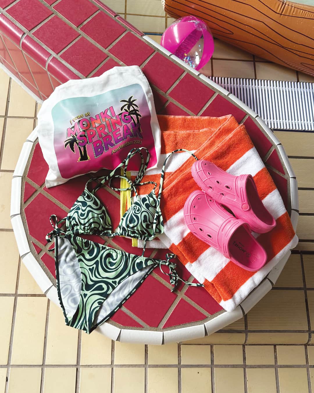 のインスタグラム：「Monki Spring Break: The ultimate getaway! 🌴🌺 Thanks everyone who joined our secret lil' day trip 💖  Feat. @saslookss, @glitziegal, @@sefanjatimisela, @meahtheplutonian, @cleo.erschen, @dojahenshaw, @michelleamo_, @noel.vankleef & @justbecherisha」