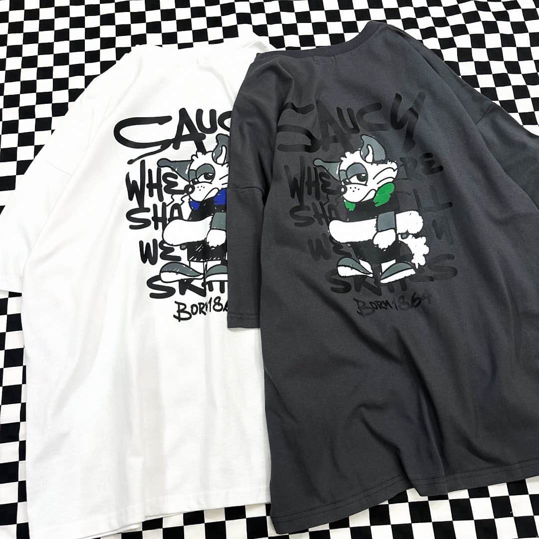 スピンズのインスタグラム：「\ 𝗥𝗲𝗰𝗼𝗺𝗺𝗲𝗻𝗱 𝗶𝘁𝗲𝗺 / ✿半袖ビッグTシャツ/サウジーくんバックロゴデザイン ￥𝟯,𝟮𝟴𝟵 𝘁𝗮𝘅 𝗶𝗻 ⁡ 大人気サウジーくんデザインから Tシャツが登場🔥🔥 ⁡ オーバーサイズだから ゆったり着られて可愛い👾 ⁡ 今回ご紹介したアイテムは 全国の𝗦𝗣𝗜𝗡𝗡𝗦店舗 𝗼𝗿 𝗦𝗣𝗜𝗡𝗡𝗦 𝗪𝗘𝗕 𝗦𝗧𝗢𝗥𝗘 にて購入できるので是非チェックしてね✍🏻✨ ⁡ #𝗦𝗣𝗜𝗡𝗡𝗦 #スピンズ #𝗼𝗼𝘁𝗱 #スタッフスナップ #𝗦𝗣𝗜𝗡𝗡𝗦スタッフ #プチプラコーデ #きょコ #春コーデ #春服 #夏コーデ #夏服 #Tシャツ #Tシャツコーデ」