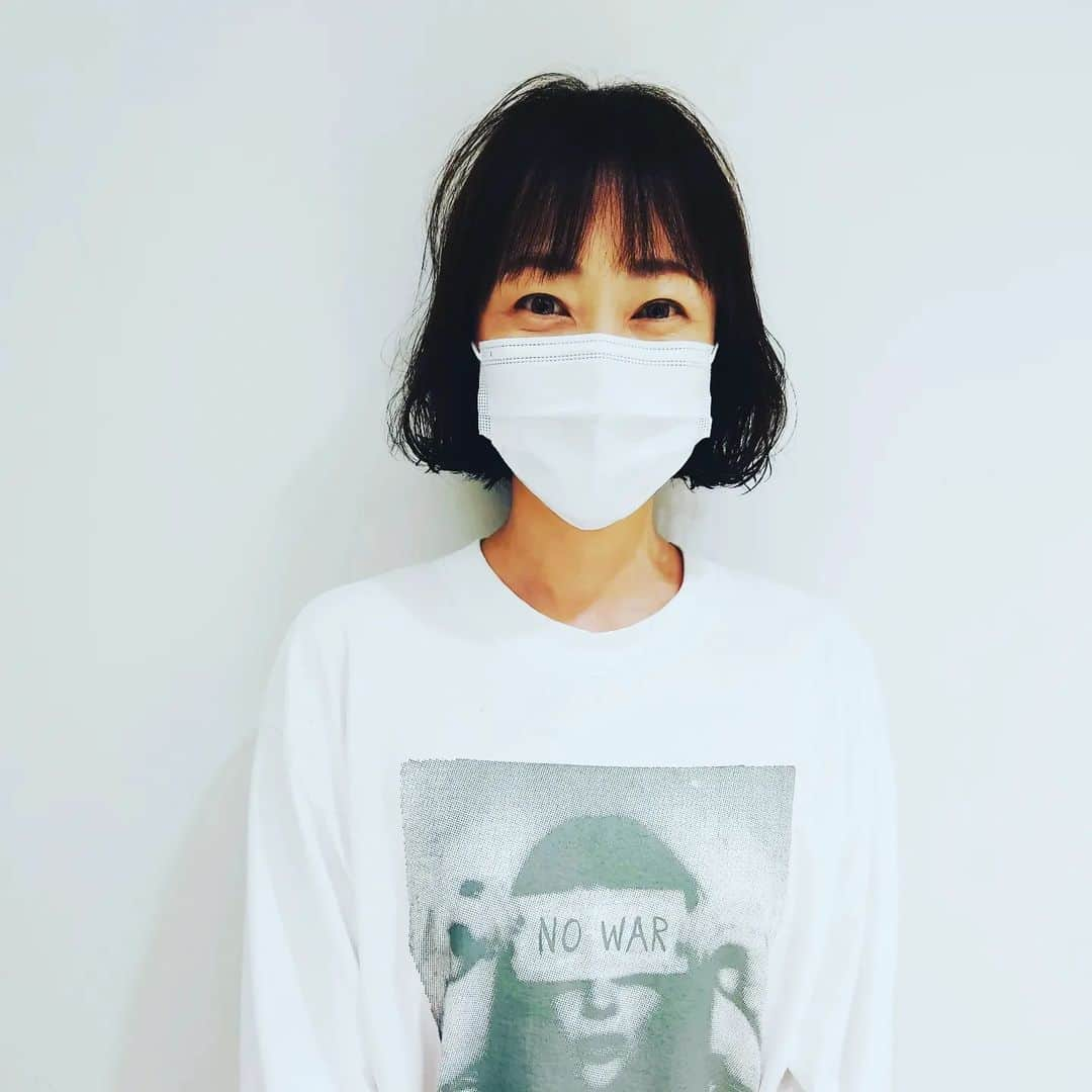 伊勢みずほさんのインスタグラム写真 - (伊勢みずほInstagram)「もやもやした時はプチイメチェンしよう！🤭  1ミリにこだわる職人集団✂ミリ。 @milli___official @milli_murayama  いつも気持ちを前向きにさせてくれてありがとうございます🌟  #milli　#万代 #新潟市美容院　#美容　 #ヘアメイク　#パーマスタイル  #新潟　#アラフィフヘアスタイル  #アラフィフファッション  #村山直樹　がいる店 #伊勢みずほ　#アナウンサー #アナウンサーコーデ  #いつもありがとうございます✨」5月13日 18時05分 - isemizuhoo