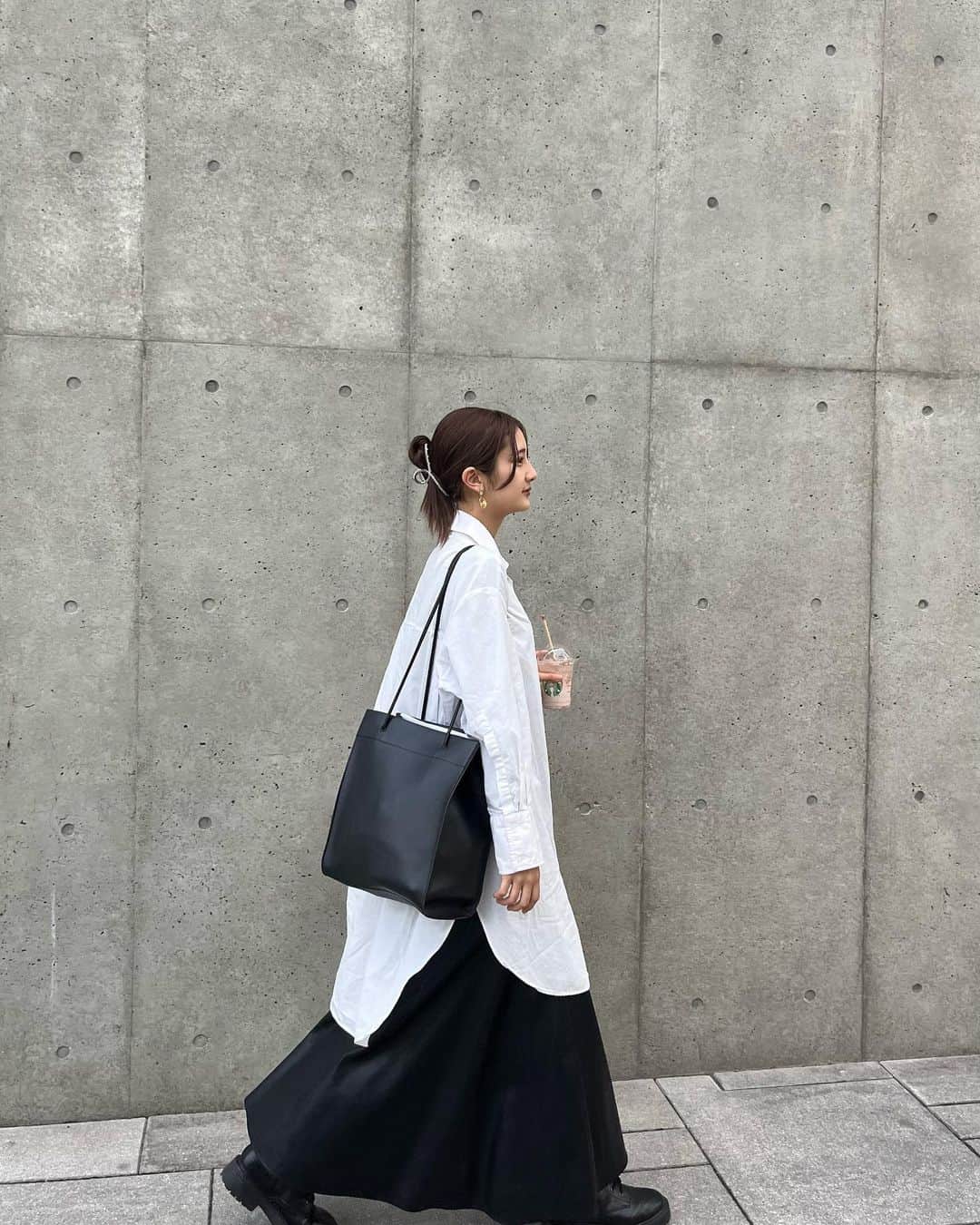 大西陽羽のインスタグラム：「モノトーンコーデ」