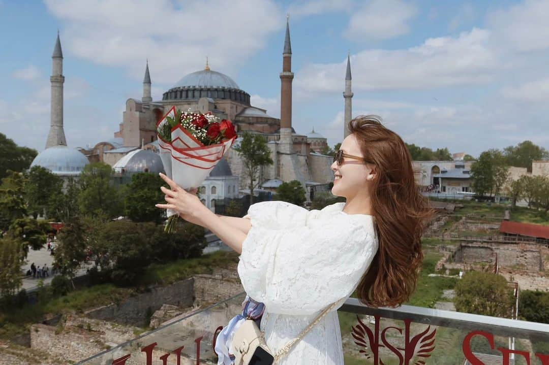 山田悠希のインスタグラム：「🕊 * 🇹🇷に行ってきた！！ 楽しかった🥹✨ * #トルコ旅行#イスタンブール #turkey#istanbul #sevenhillsrestaurant」