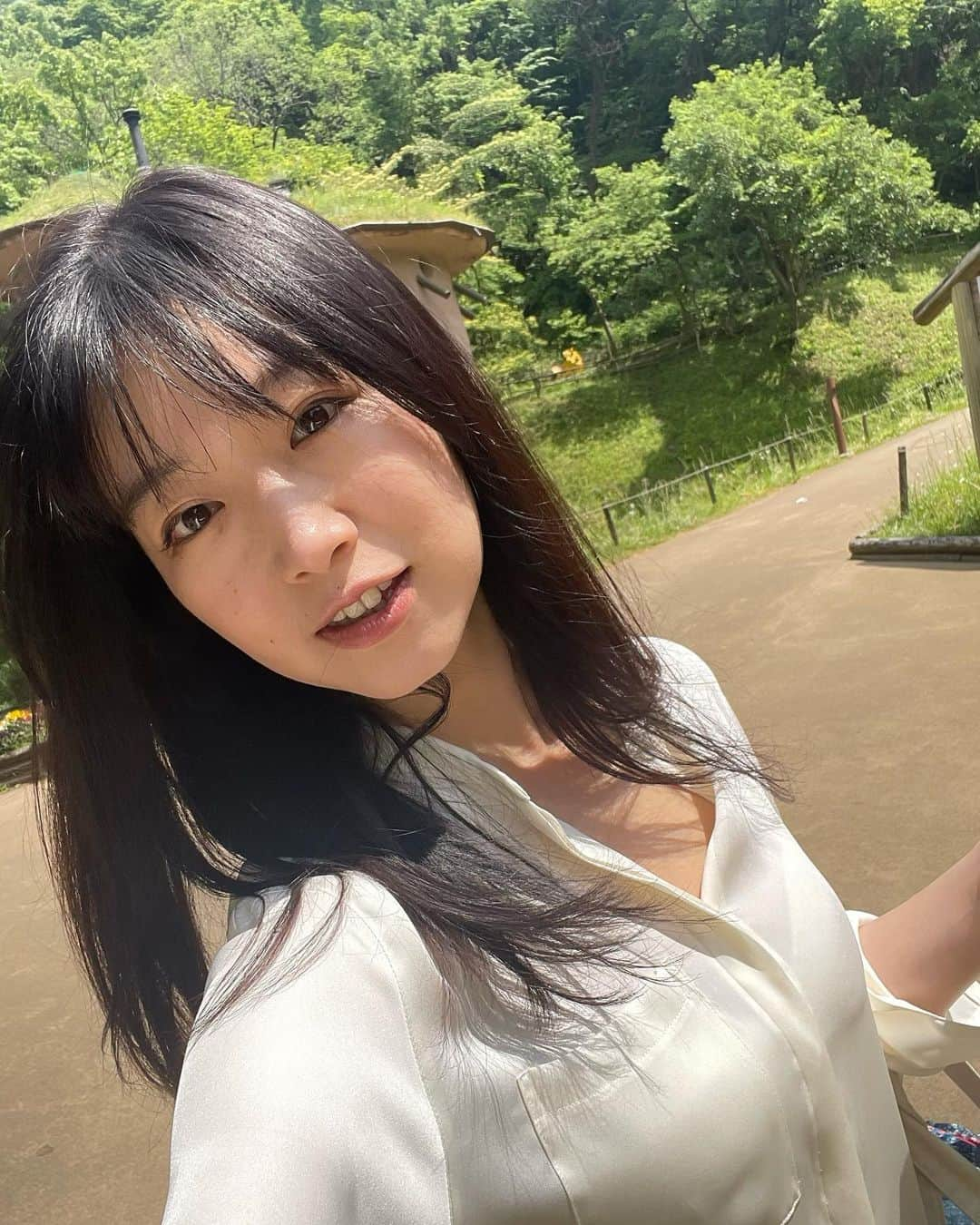 佐々木心音のインスタグラム：「とっても可愛い公園へ 行って来ました📷  私が楽しみにしている日は だいたい晴れるという、お天気女っぷりを、最近やけに発揮しています☀︎  嬉しいことだよねー。 こういうちょっとしたことで、テンション上がります。単純なのです。  素敵な写真をたくさん撮ってもらったから、お楽しみに☆  #snap #photography #artistphoto #offshot #withmymom #sunnyday #☀︎  #actor #singersongwriter #sasakikokone #kokonesasaki  #アー写を撮りに #可愛い公園発見  #お天気女 #いい写真いっぱい  #お楽しみに #親子ユニット #音楽ユニット #俳優 #佐々木心音」