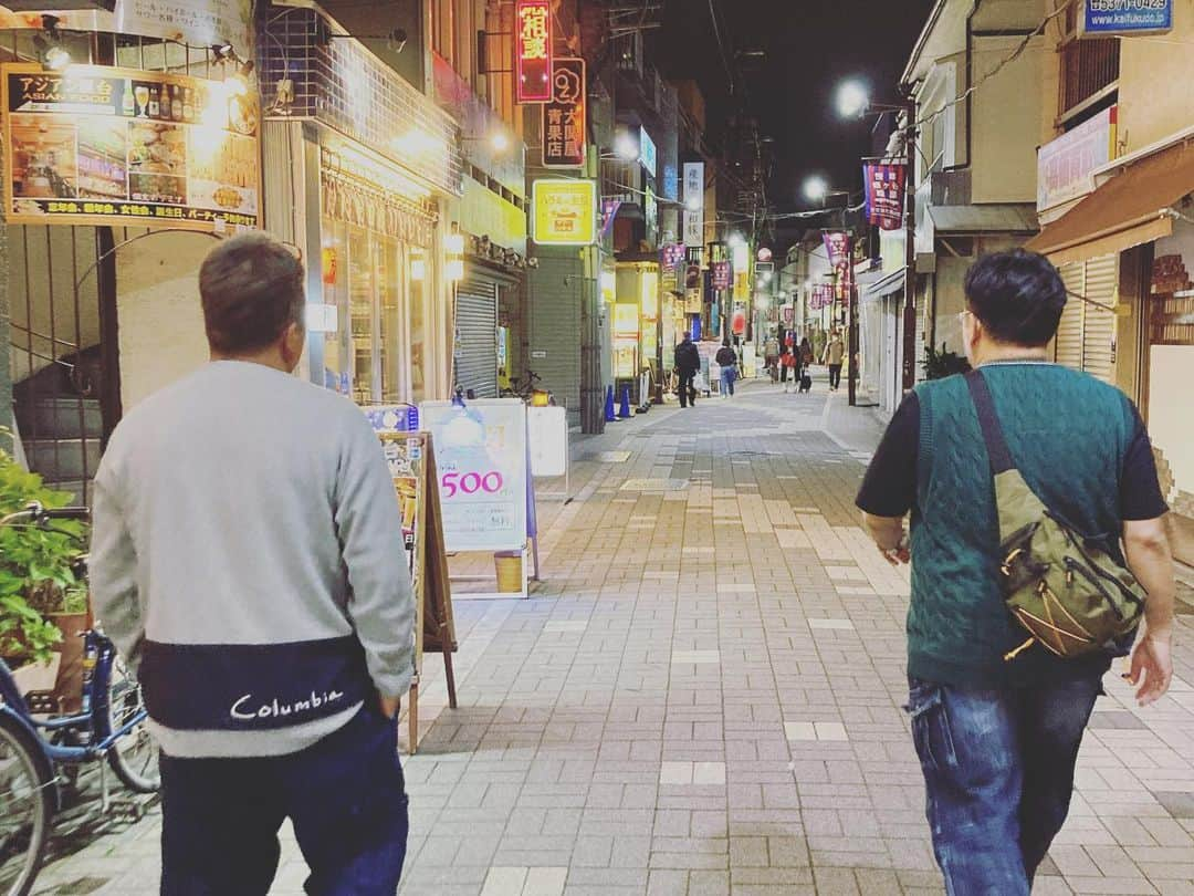 赤プルさんのインスタグラム写真 - (赤プルInstagram)「東京03さんのライブいってきたかんね！ めっちゃくちゃ痺れました。 まじ最高でした。  いや 本当すごいですね。  角田さんの元相方の大田賢ちゃんさんが誘ってくれました。  松丘さんも感動しながらいろんな思いが巡ったようです。昔よくご一緒だったですからね、坂コロ時代。  #赤プル #夫婦コンビチャイム #松丘慎吾 #東京03 さん #プラスドライバー」5月13日 18時25分 - puluco_a