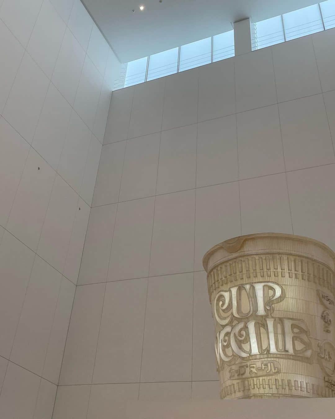 太田雫のインスタグラム：「・ CUPNOODLE MUSEUM🍜 ・ ・ サンリオピューロランドと同じ日に行ったんだけど、ここもめちゃくちゃ楽しかった✨ ・ #太田雫#ootd#カップヌードル #カップヌードルミュージアム #他撮り」