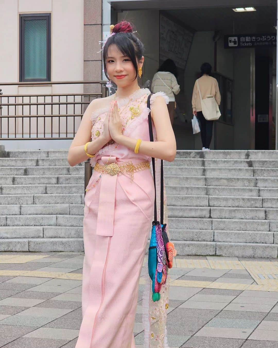 ビーム先生のインスタグラム：「Thai Festival Osaka Day 1  ชุดไปไทยเฟสวันนี้ 🥰  #thaifestival #thaifestival2023 #タイフェス」