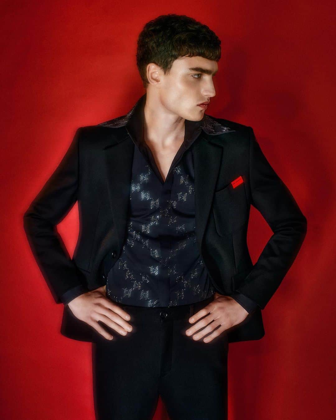 カールラガーフェルドさんのインスタグラム写真 - (カールラガーフェルドInstagram)「Imminently sleek. The Tailored Punto Jacket & Pants are the ultimate in #KARLLAGERFELD suiting.」5月13日 23時53分 - karllagerfeld