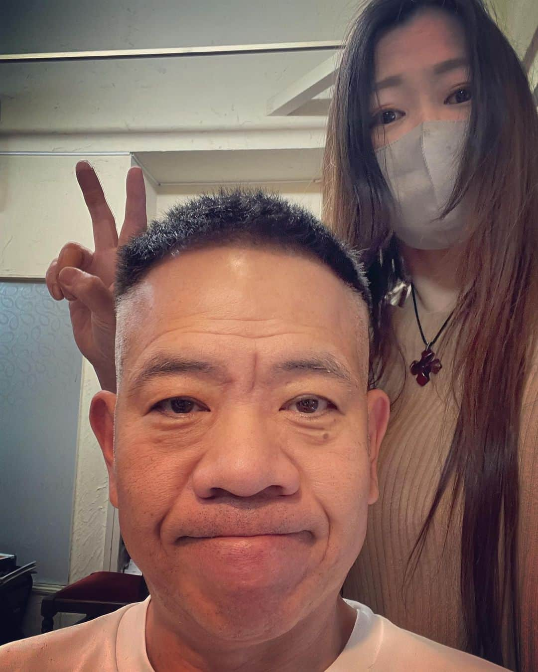 杉本知香さんのインスタグラム写真 - (杉本知香Instagram)「原西さん、安定のシルバーバック🦍 菊っちゃんの癖毛いかしは 前回は夏木マリさん風だったけど、 今回はイケメン風に😆  #中目黒美容室 #FUJIWARA原西#FUJIWARA #シルバーバック 元#ギンナナ菊池 #キクチケンイチ」5月13日 18時32分 - sugimotoc