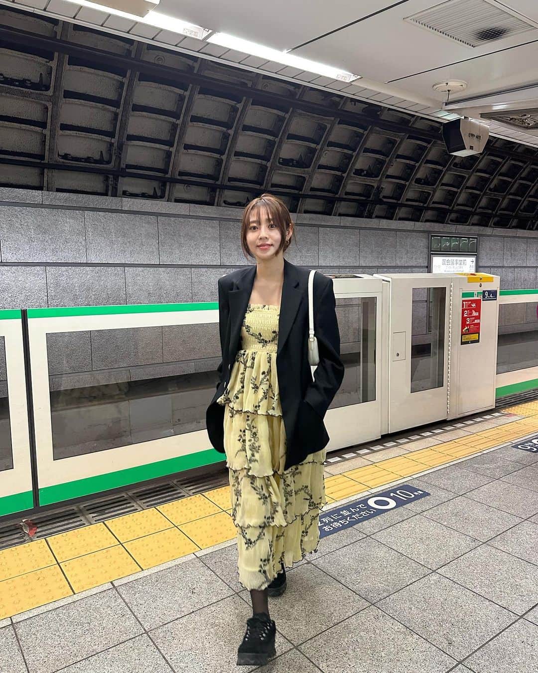 江藤百香のインスタグラム：「🚃🐝」