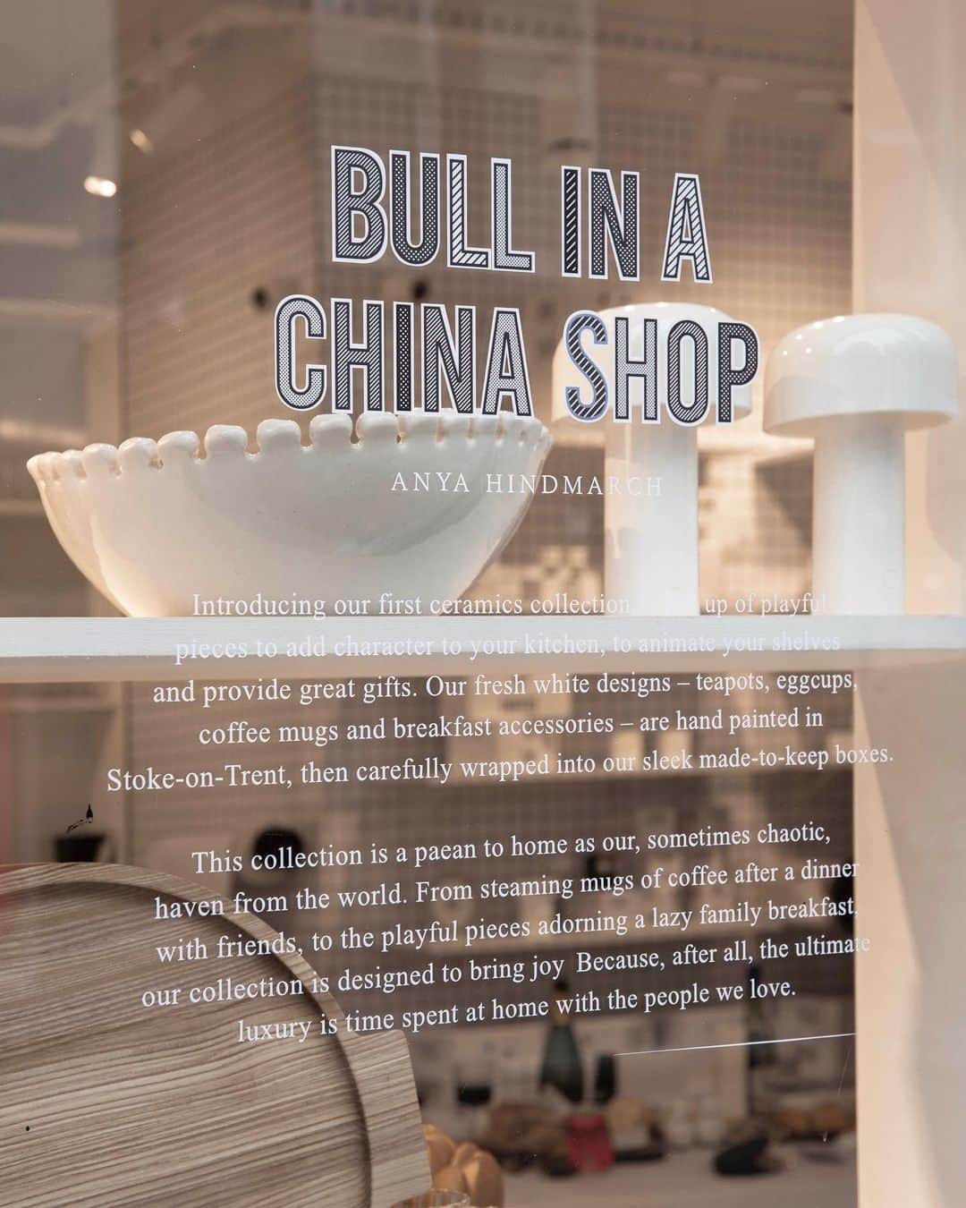 アニヤハインドマーチさんのインスタグラム写真 - (アニヤハインドマーチInstagram)「The doors to Bull In A China Shop have opened. With china stacked high and a long table to pull up a chair, the store is a glorious celebration of all things china, just be careful to mind your step! Open until the 18th June at the #AnyaVillage 🫖 #AnyaHindmarch」5月13日 18時35分 - anyahindmarch