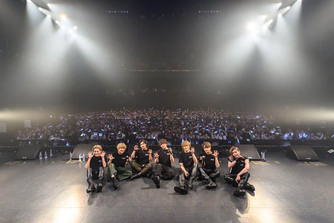 KENTO.iのインスタグラム：「ツアーFINAL  EX THEATER ROPPONGI  みんなほんとにありがとう  最高な景色だったよ  これからも最高な姿見せてくよ  俺らが好きって想いを 絶対後悔させないから  バカにされたっていい  絶対みんなドームに連れてく  よろしく」