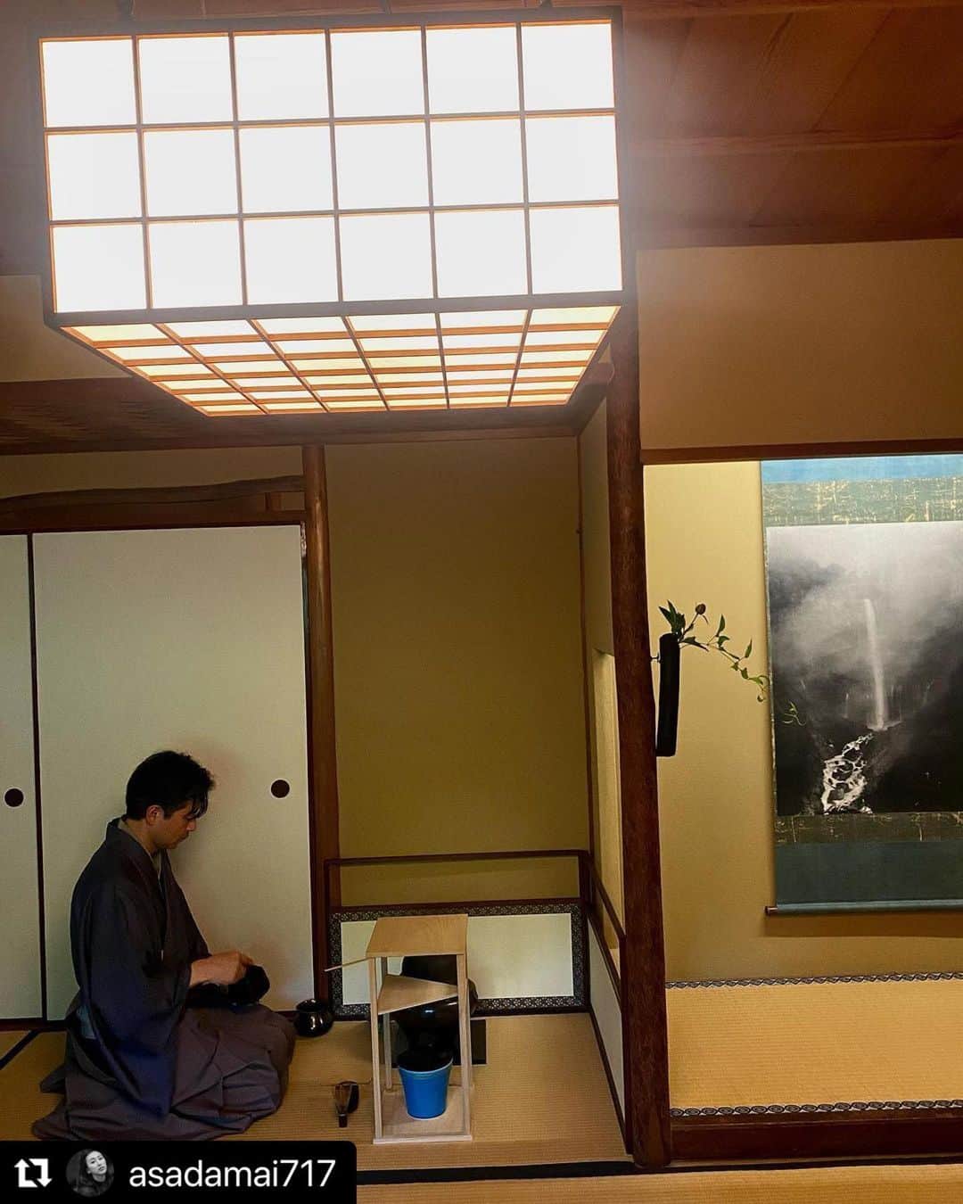 山口りささんのインスタグラム写真 - (山口りさInstagram)「まいちゃん♡  @asadamai717   #Repost @asadamai717 with @use.repost ・・・ ⁡ 重要文化財に指定されている東京都庭園美術館 で開催中の「PRADA MODE TOKYO」に伺いました.💚💚💚 ⁡ 日本庭園内の茶室「光華」にて、お茶会に参加し、所作、作法を通じて、和の心や文化を学ぶ貴重な時間を過ごすことができました. ⁡ お天気にも恵まれて、本当に気持ちの良い一日♫ ⁡ #PRADAMODE @prada」5月13日 18時38分 - hairmakeupbylisayamaguchi