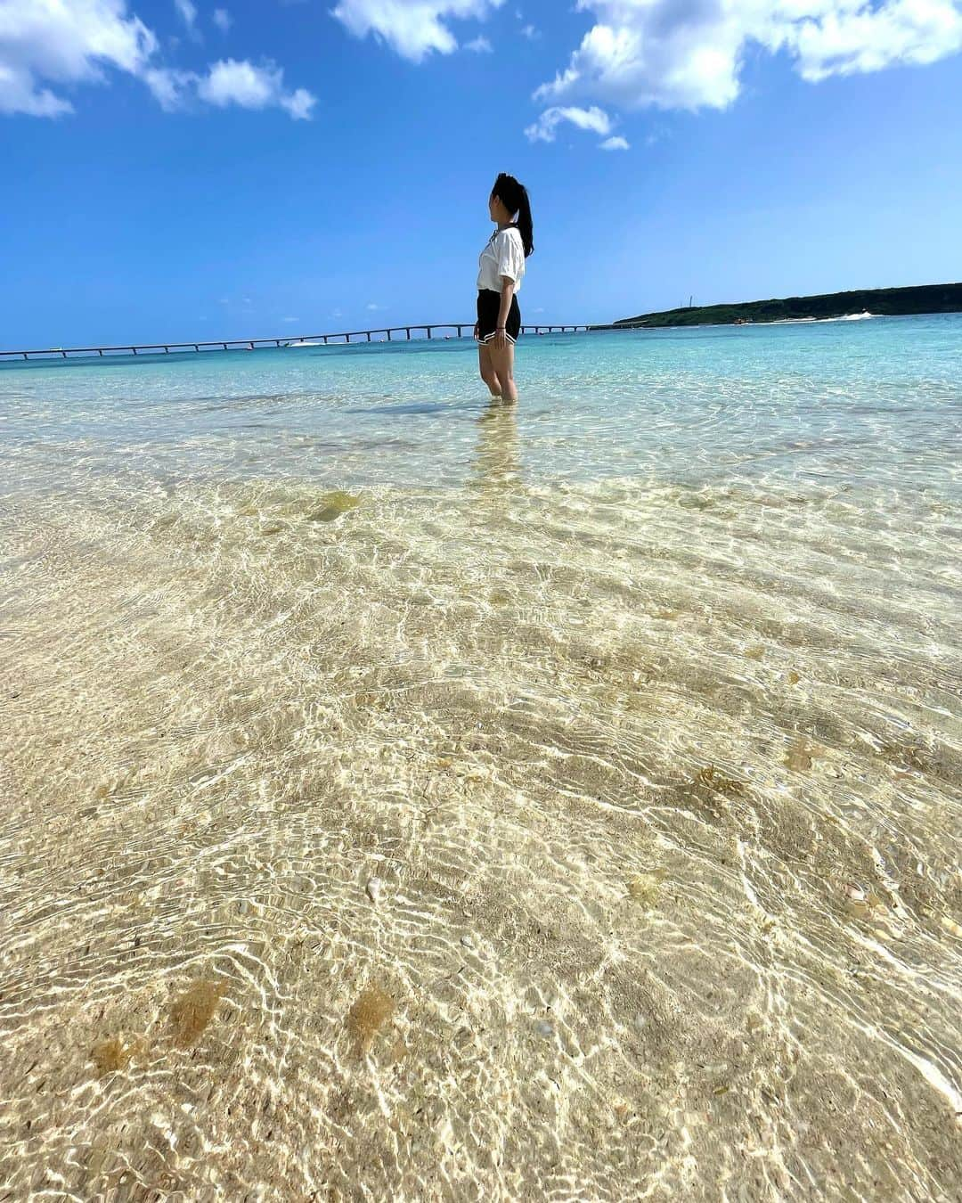 青山恵梨子さんのインスタグラム写真 - (青山恵梨子Instagram)「🌺🪸🐠🫧  宮古島へ旅行に行ってきました🙋🏾‍♀️  お気に入りの写真と おすすめのスポット、 ご飯屋さんやカフェを 投稿していくよん♡  ちなみにこの写真はiPhoneで撮影してます🥰  @Okinawa,Miyakojima #沖縄 #okinawa #宮古島 #miyakojima  #miyako #miyakoisland #宮古島旅行 #宮古島観光 #宮古島グルメ  #japan #与那覇前浜ビーチ #与那覇前浜 #yonahamaehamabeach」5月13日 18時39分 - eriko_aoyama