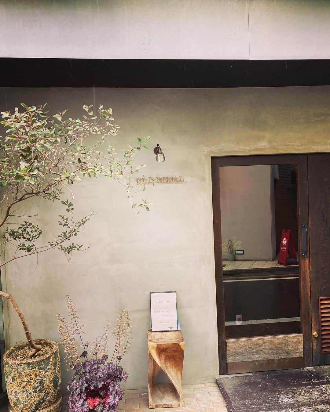 林幸治さんのインスタグラム写真 - (林幸治Instagram)「豪徳寺のオールドネパールにてダルバート。  洒落た内装の綺麗なお店。  美味しかった。  #ダルバート  #oldnepal  #オールドネパール」5月13日 18時46分 - tct_koji_hayashi