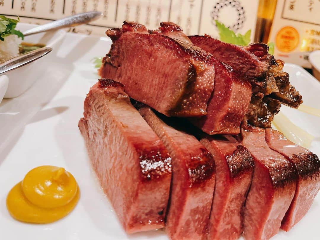 パパイヤ鈴木のインスタグラム：「興奮して載せるの忘れましたが、昨日食べた牛たんステーキです！ 最高です！！ #牛タン」