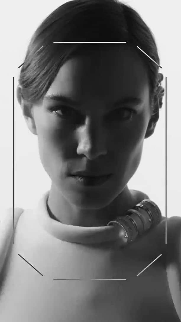 ブシュロンのインスタグラム：「Alexa in Double White. Catch the light from every angle in Quatre’s monochrome reimagining. Iconic. ⁣ ⁣ #BasicnotBasic⁣ #BoucheronQuatre」