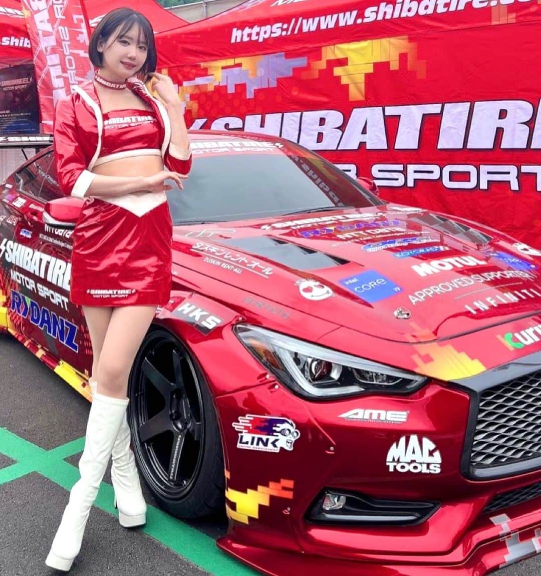 新唯さんのインスタグラム写真 - (新唯Instagram)「D1GP開幕戦 SHIBATIREはマシンの不調も続き、悔しいレースでもありましたが、そんな中で単走で田中省己選手が優勝しました🏆✨🥇  トラブルがおおいのは開幕戦らしいのかなとも思いますが、明日もありますので！SHIBATIREの応援お願いします✨  明日も天気が悪いみたいなのでみなさん風邪ひかないよう暖かい格好できてくださいね。  #d1gp #shibatire #shibatire⚡ #ドリフト #奥伊吹モーターパーク #レースクイーン #黒髪ショート #ショートヘア #新唯 #あらたゆい #ラウンドガール #リングガール #ミスspa」5月13日 19時01分 - arata_yui_